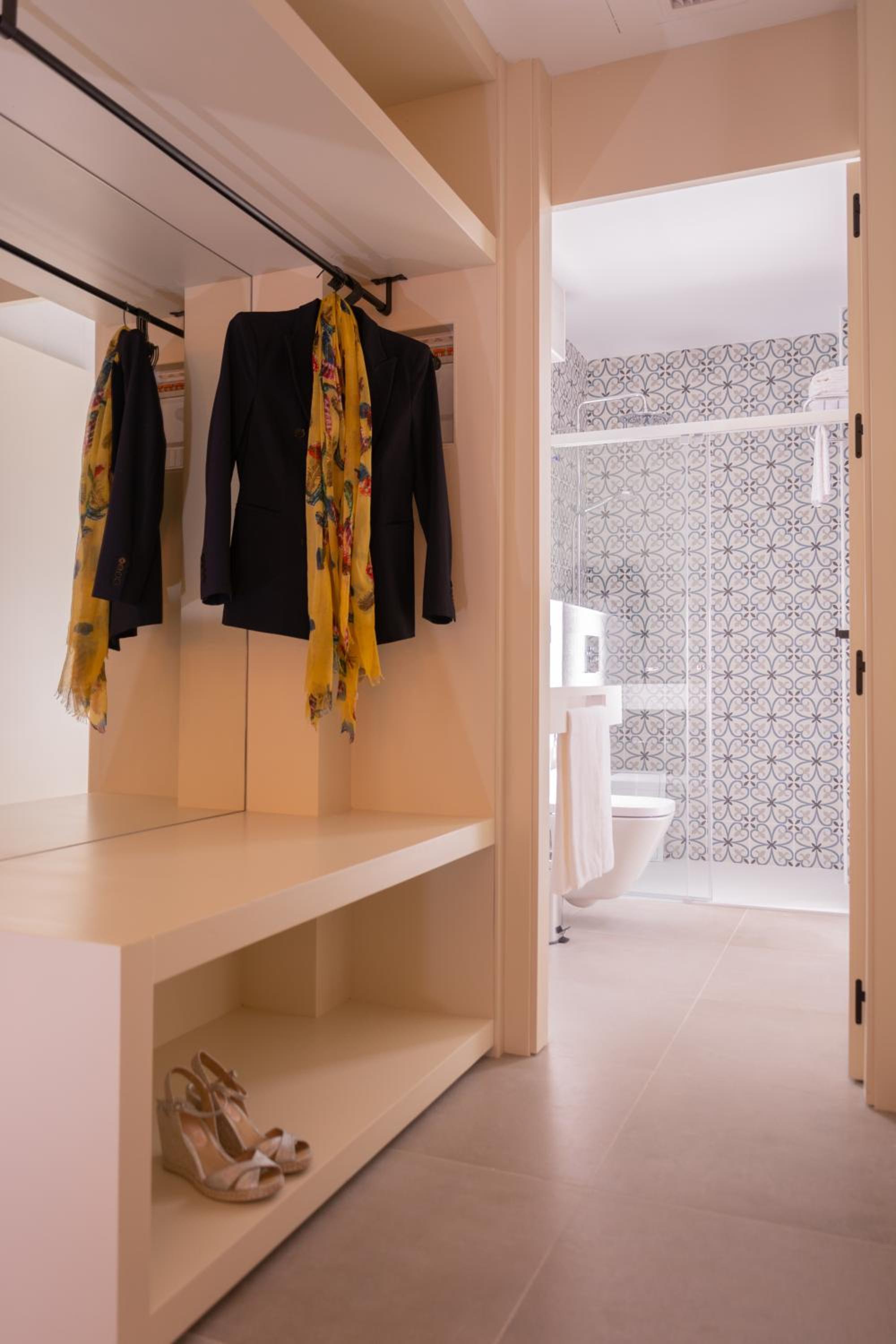 Double Room with Spa Bath - Photo 7