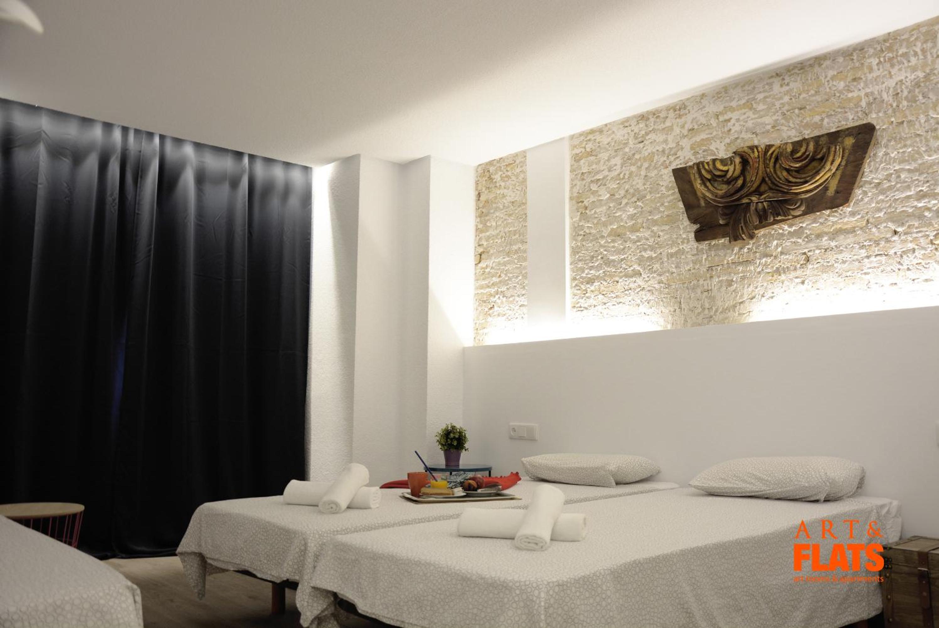 Habitación Triple con Baño Compartido