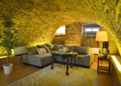 Deluxe Double Room (2 Adults + 1 Child) - Photo 1