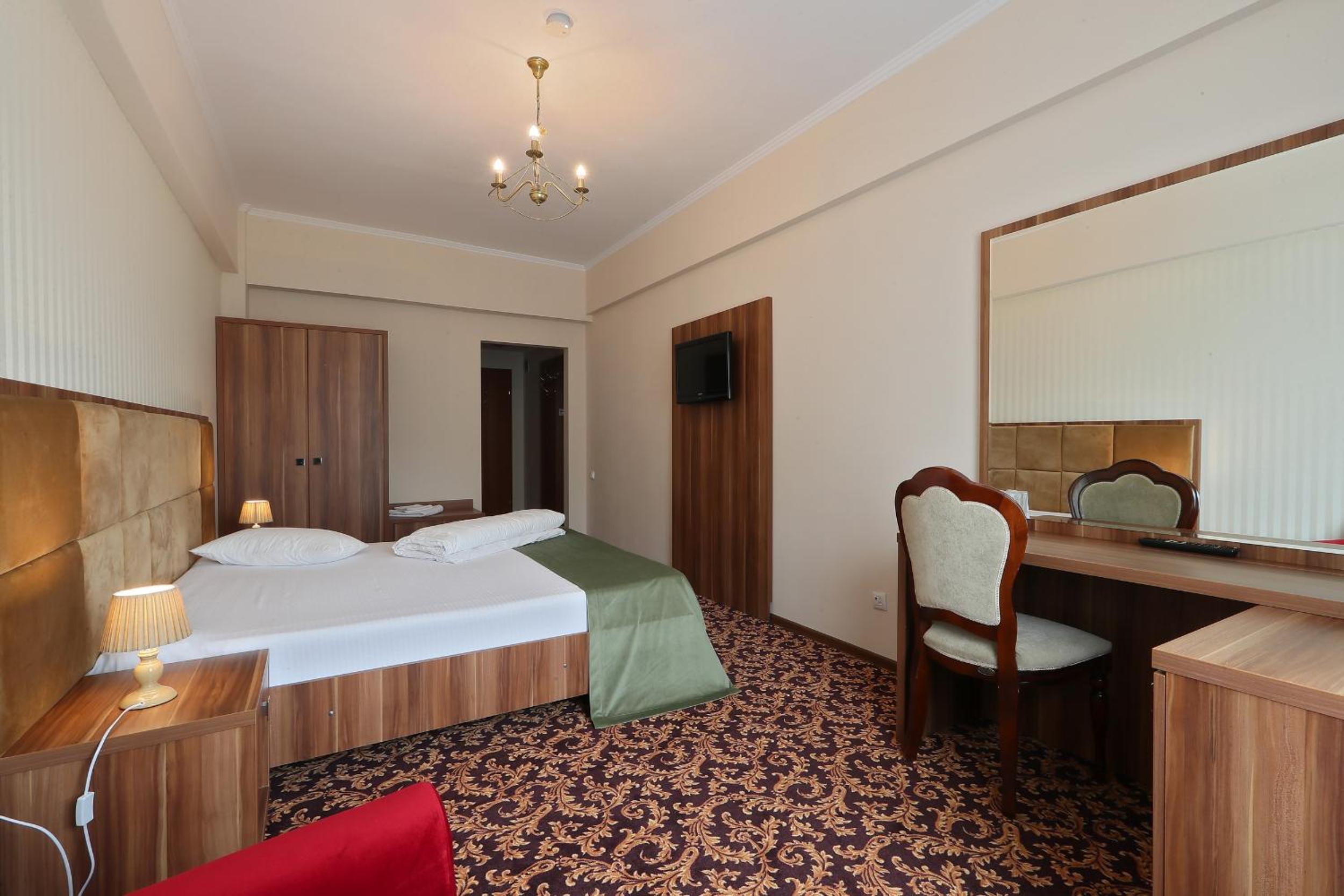 Double Room - Photo 5