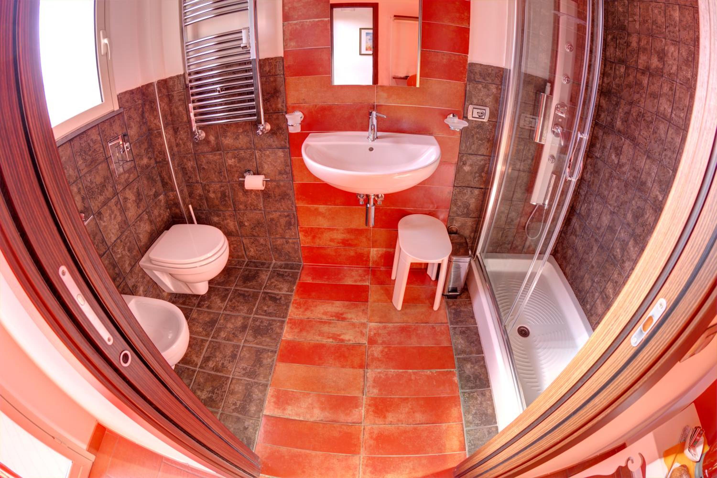 Single Room with Private Bathroom photo 3
