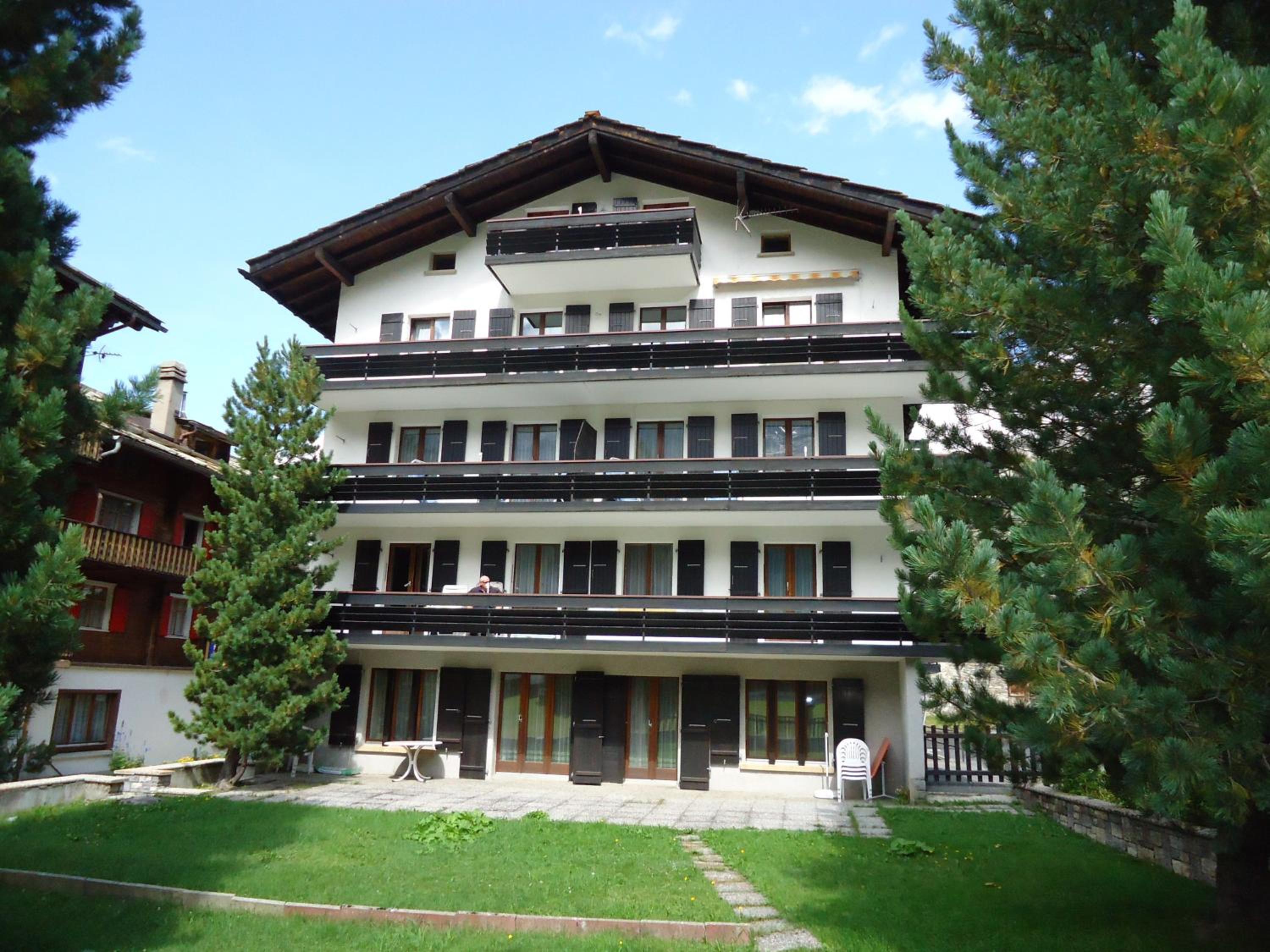 Two-Bedroom Apartment with Balcony photo 2
