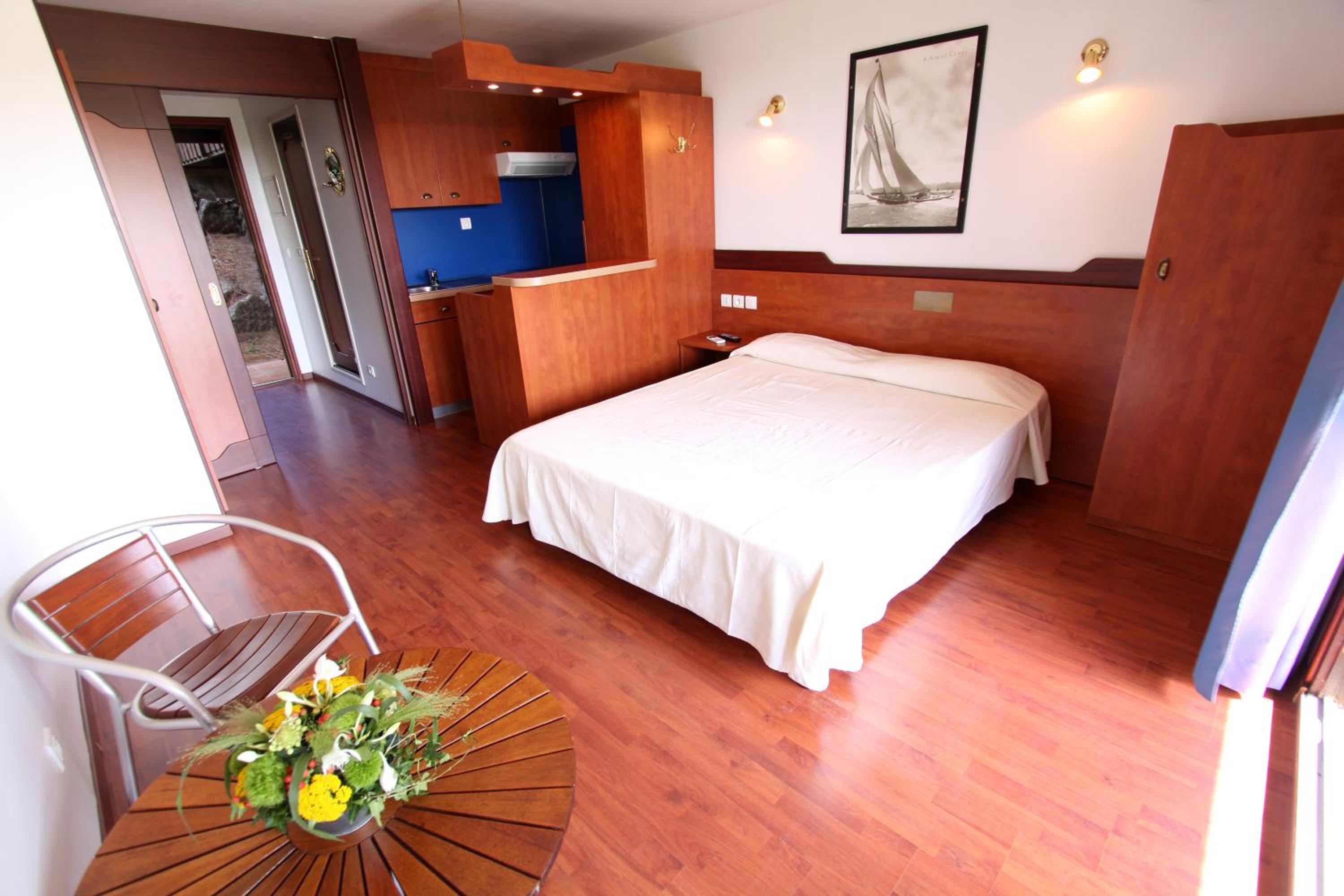 Superior Studio with partial sea view (D)