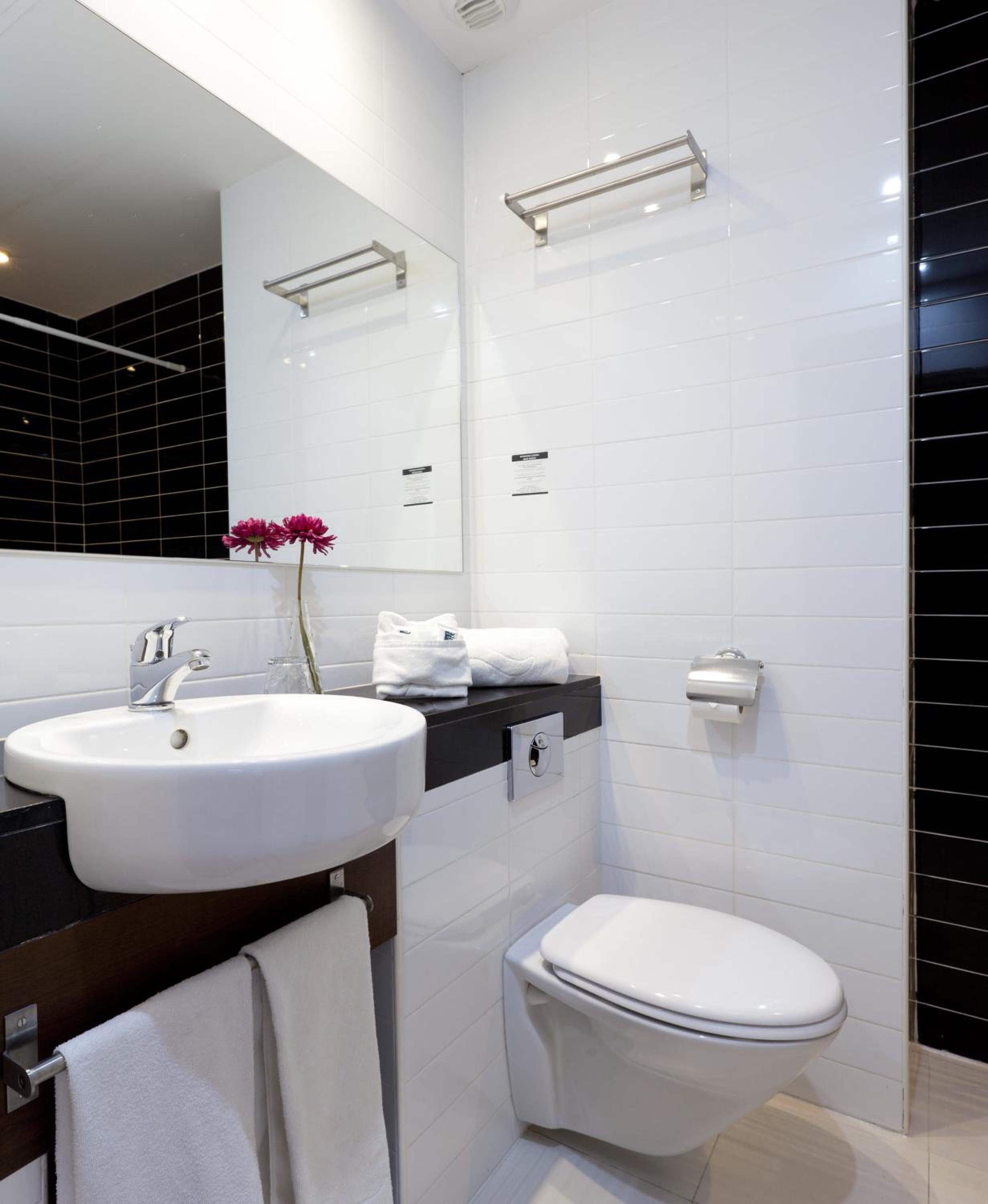 Standard Triple Room (2 Adults + 1 Child) photo 2