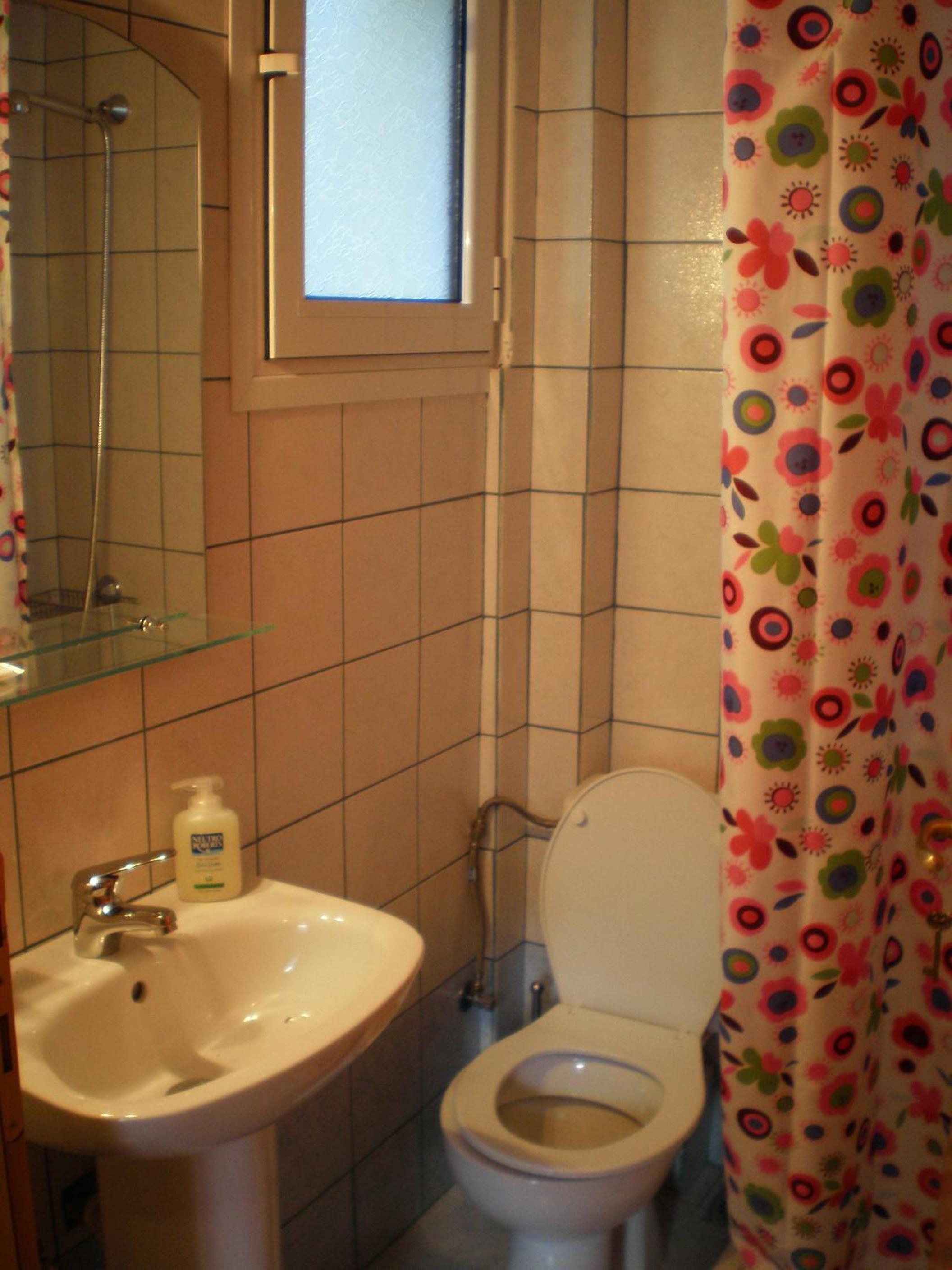 Studio (3 Adults) photo 3