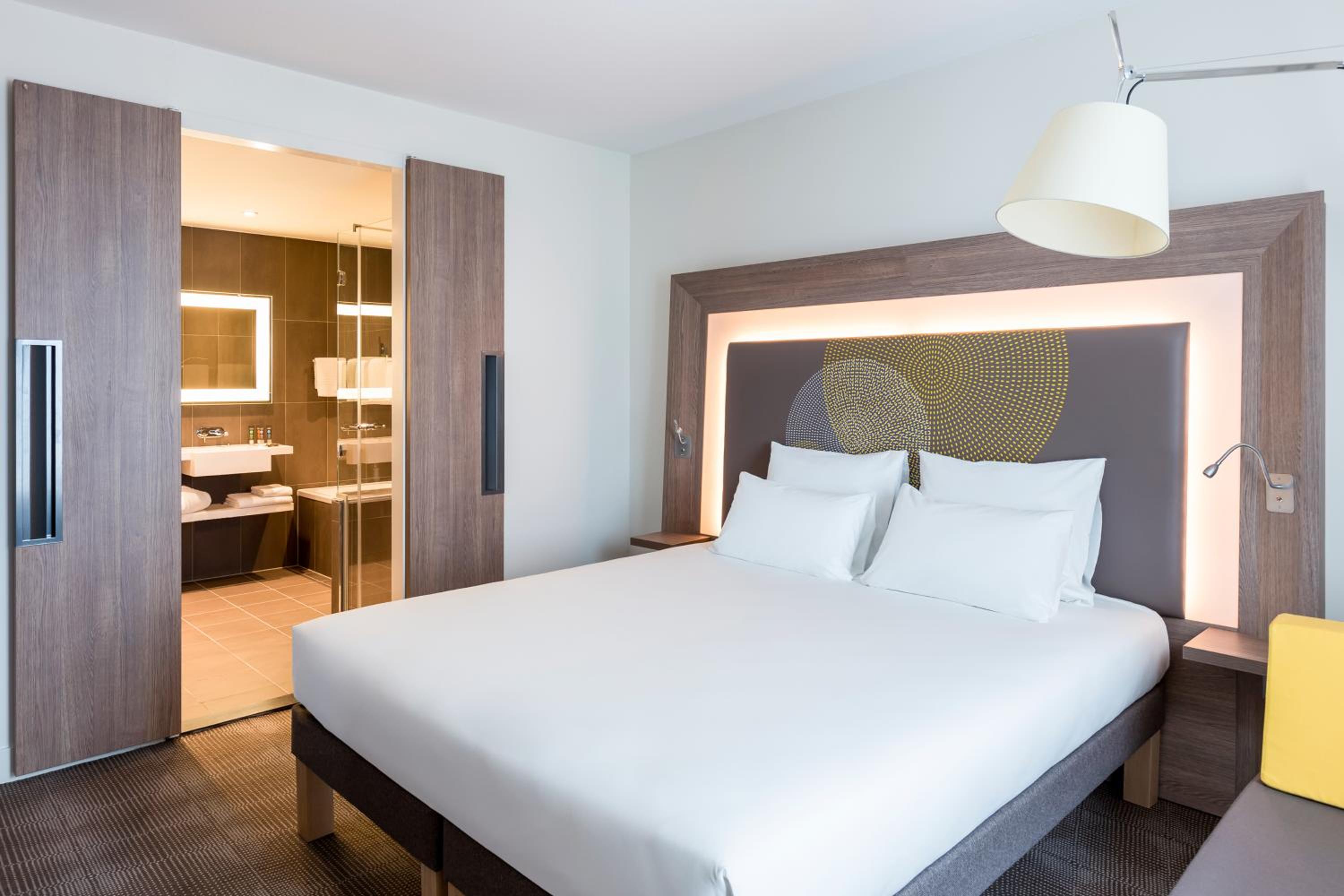 Superior Queen Suite with Sofa Bed photo 2