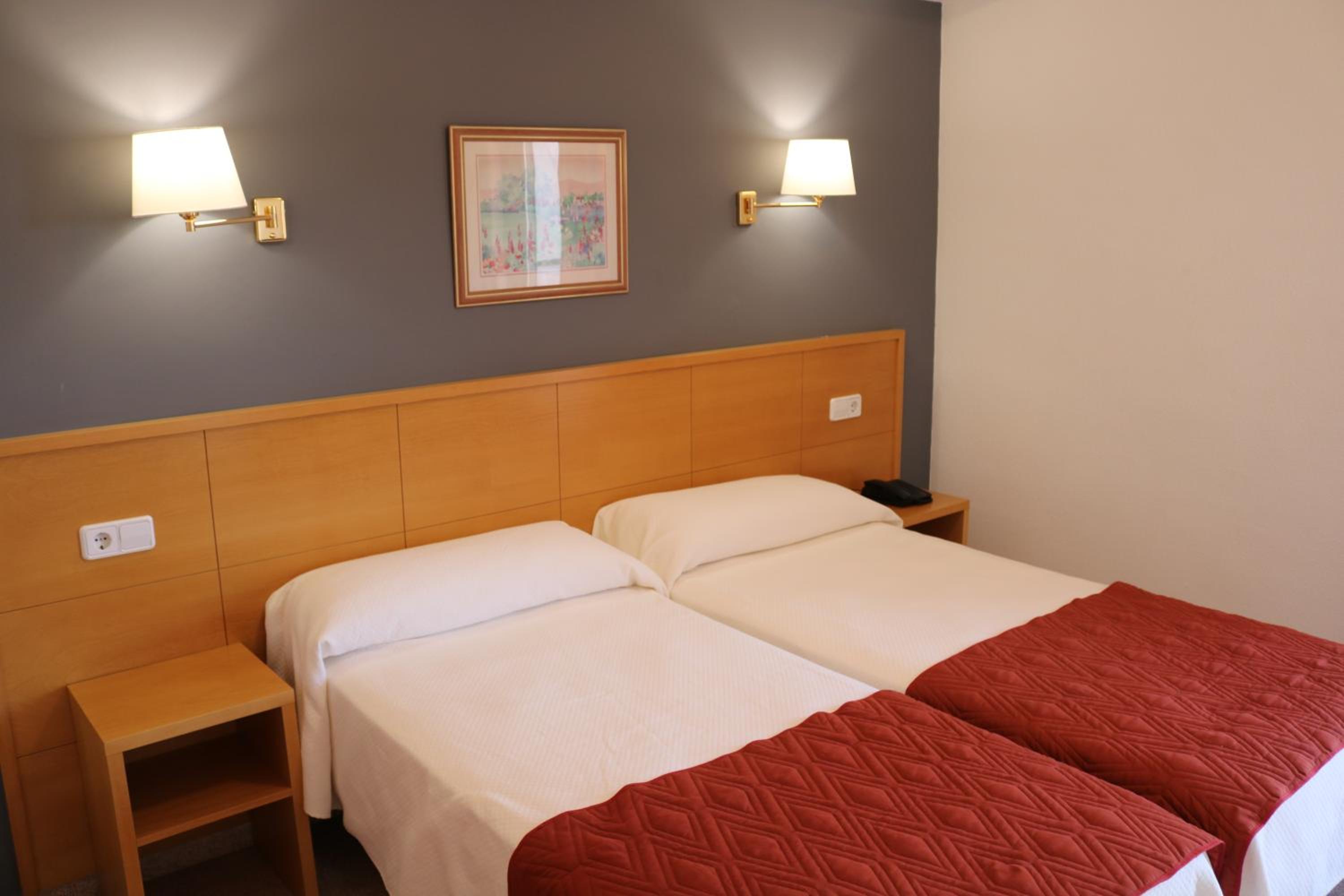 Standard Twin Room photo 3