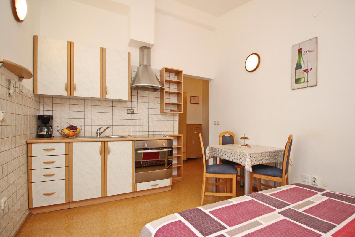 Studio Apartment photo 3
