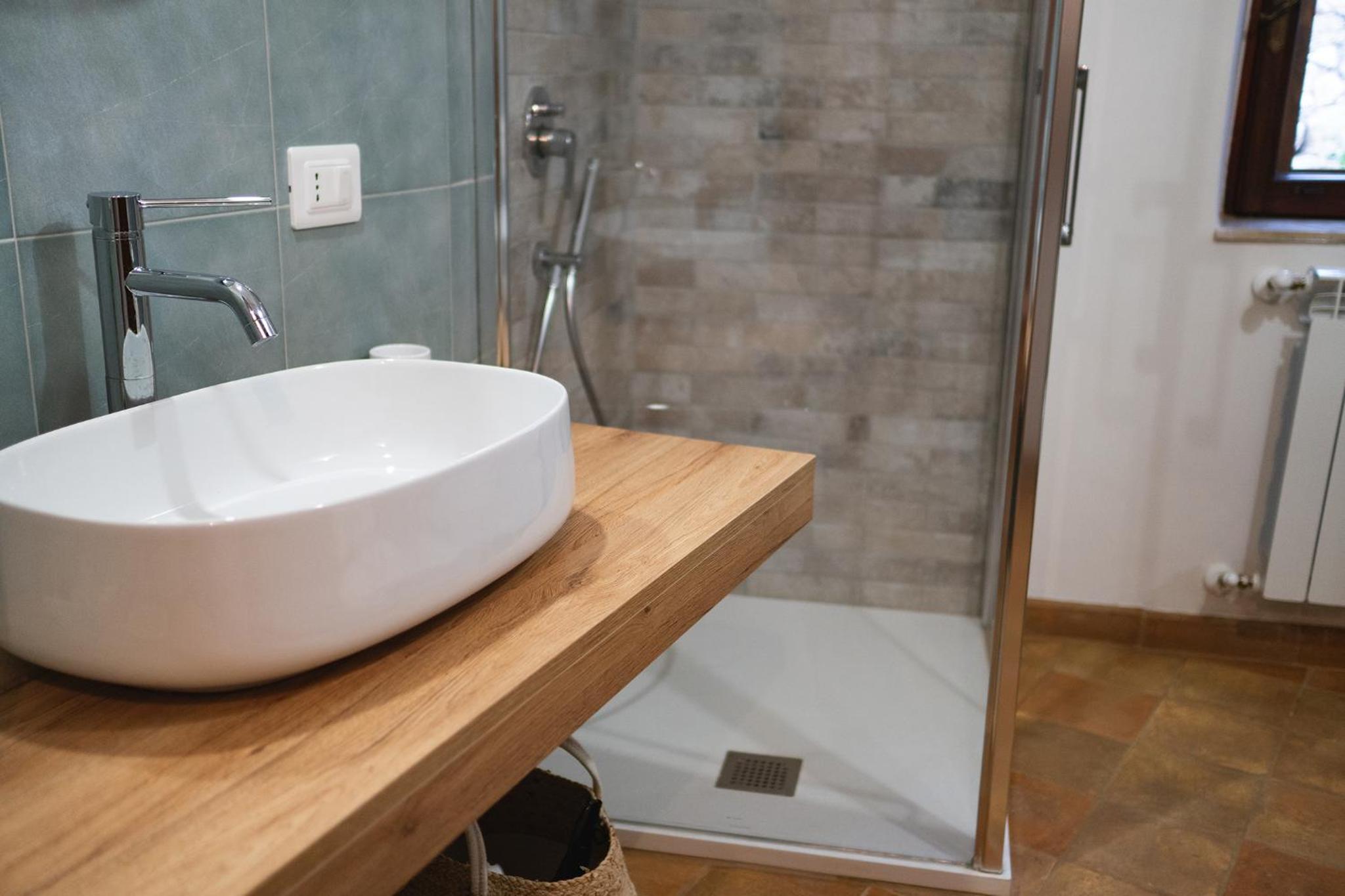 Two-Bedroom Apartment with Private External Bathroom - Photo 9