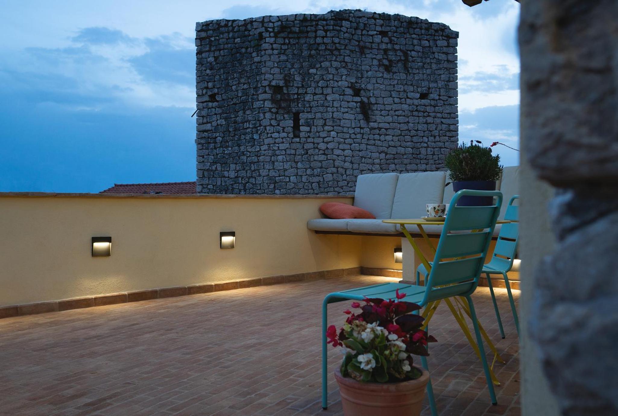 Apartment with Terrace - Photo 9