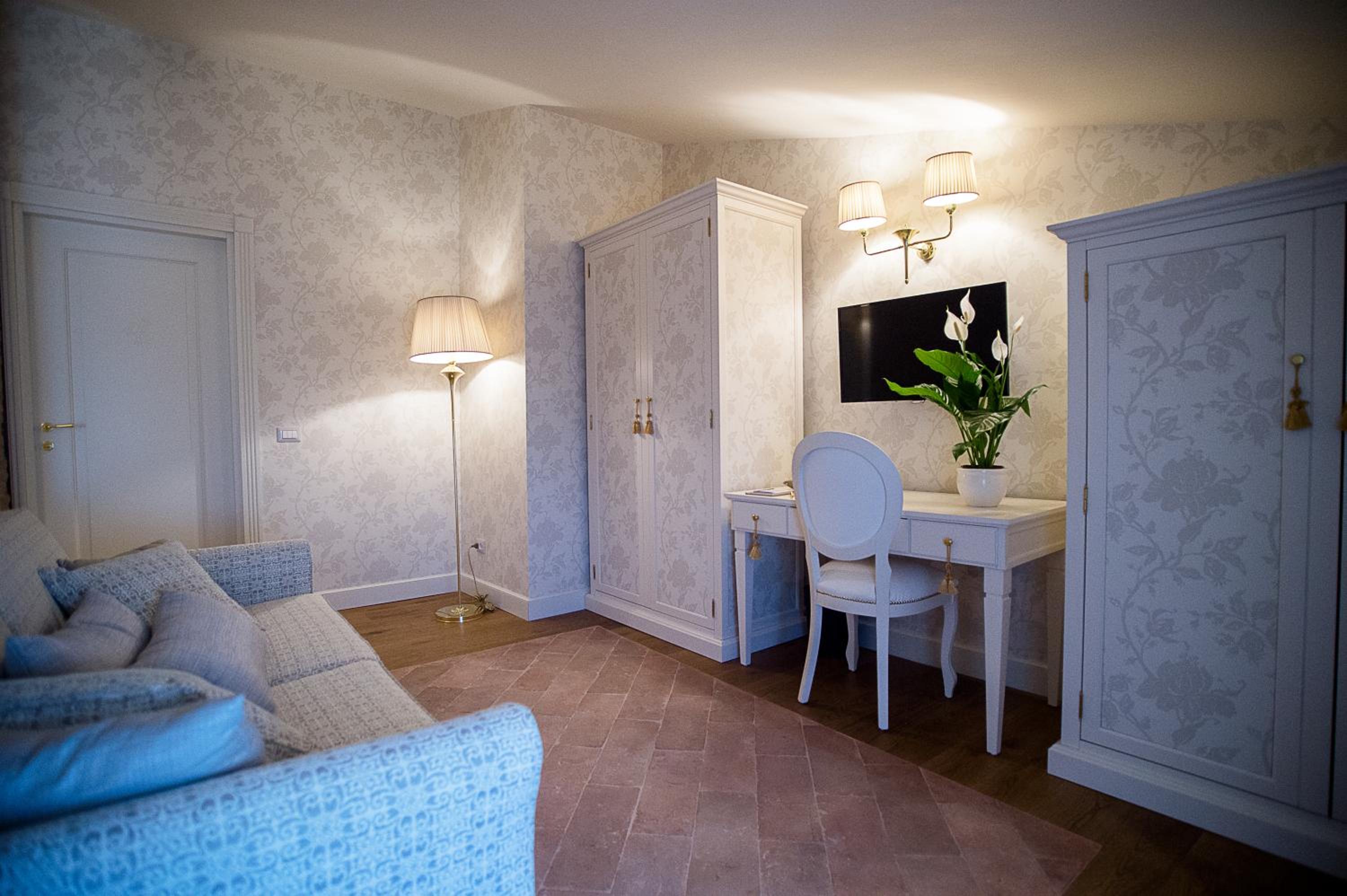 Quadruple Superior Suite - Photo 6