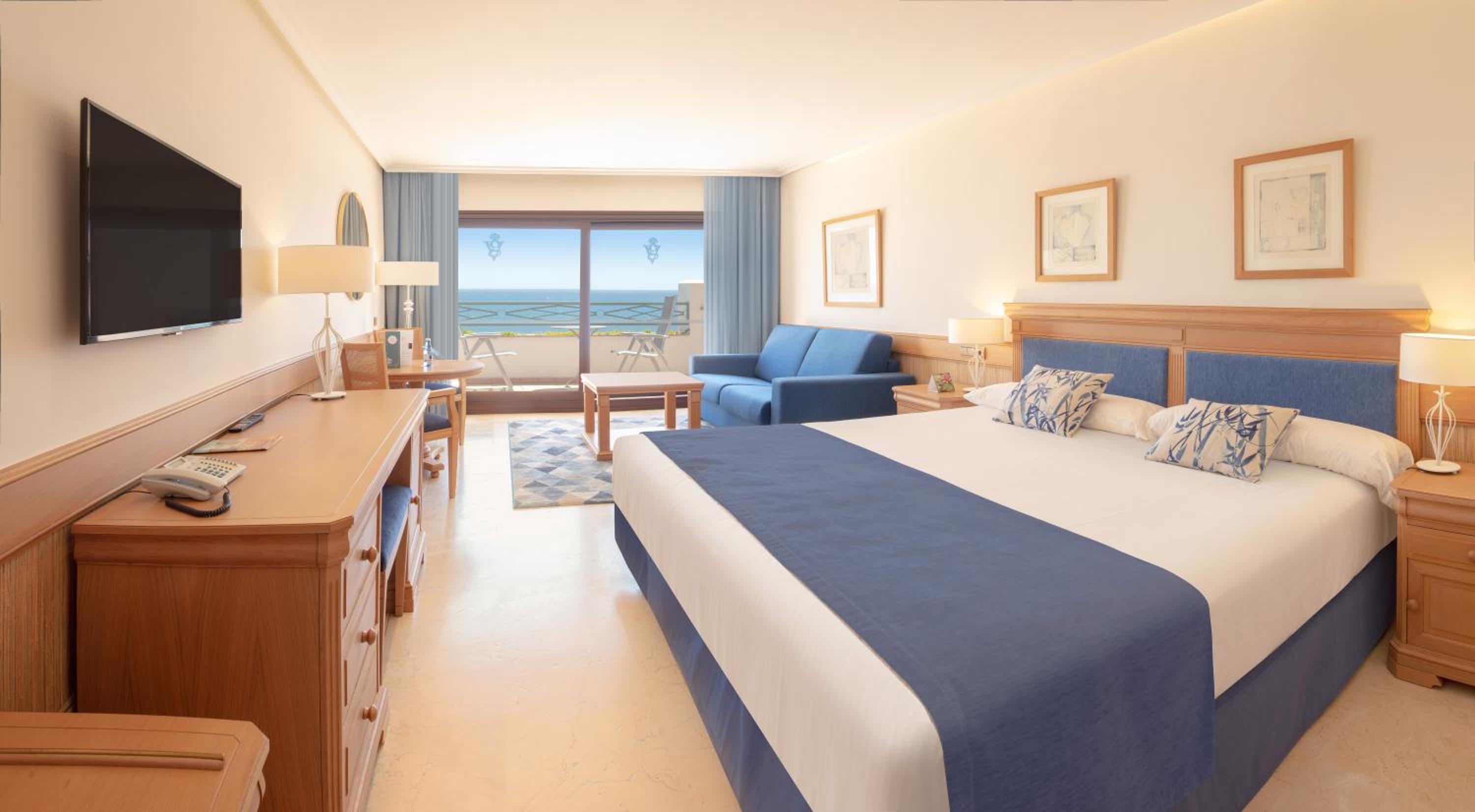 Superior Double or Twin Room with Sea View (2 adults + 1 child) - Photo 2