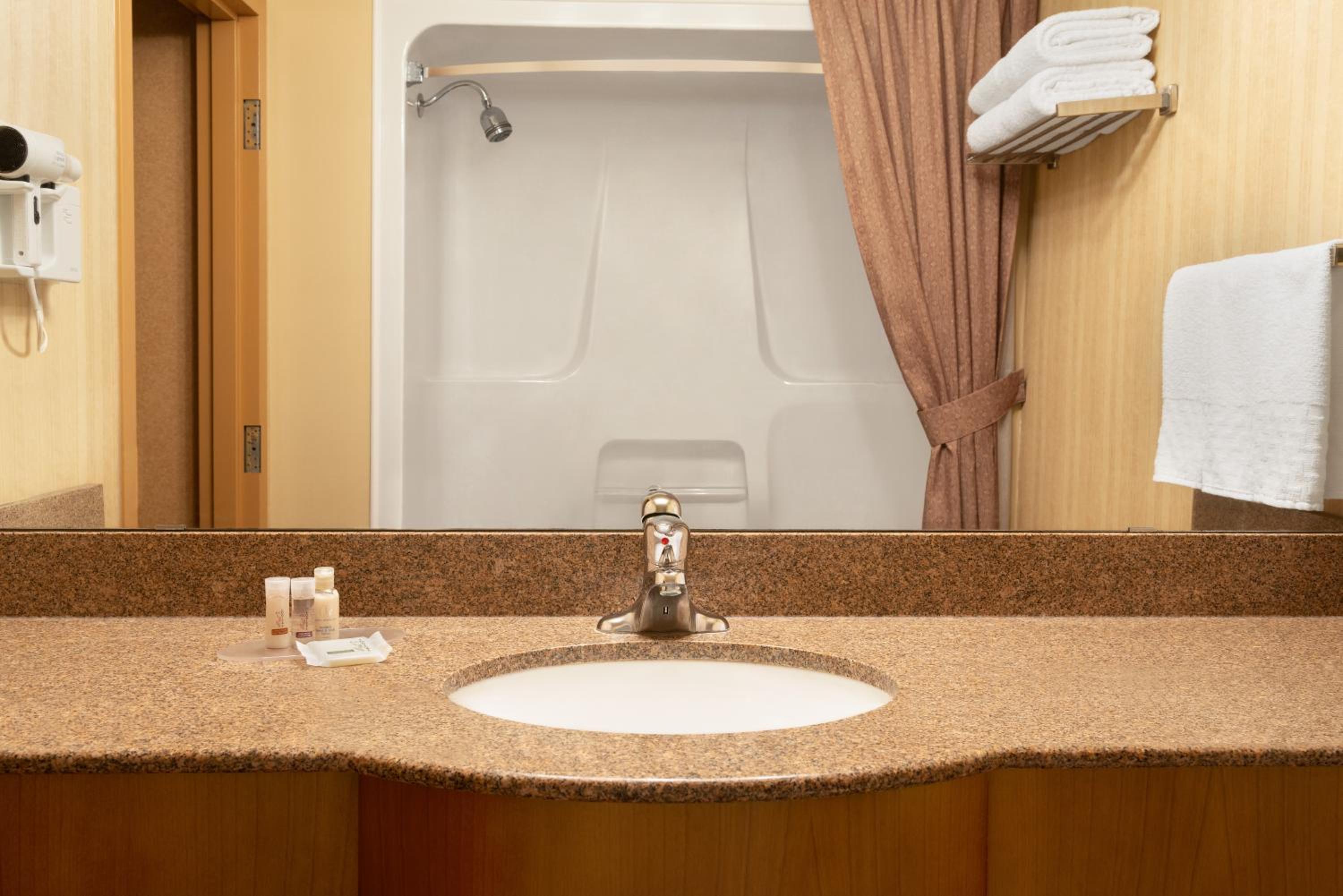Deluxe King Room - Non-Smoking - Photo 4