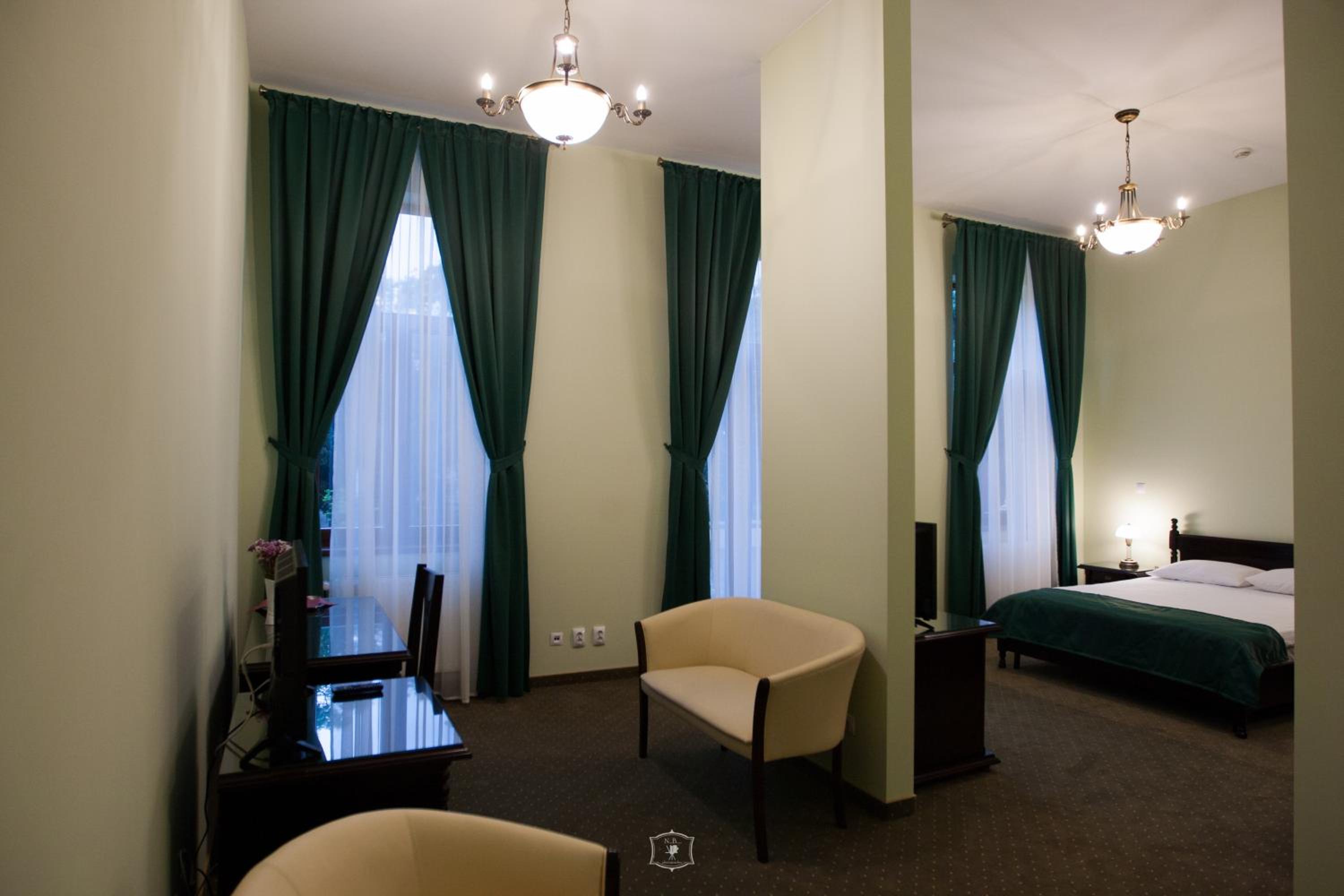 Apartment with Balcony - Photo 16