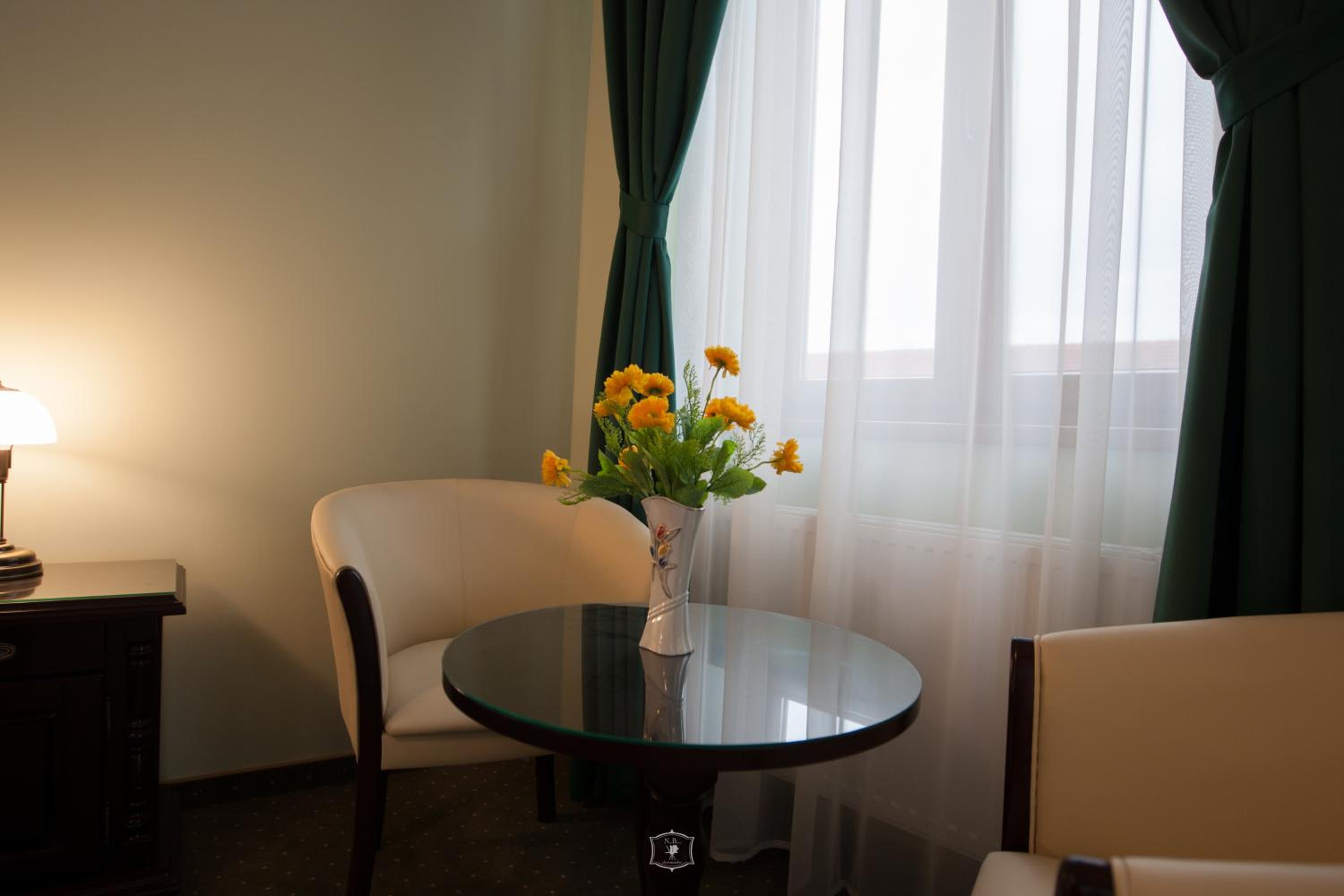 Apartment with Balcony - Photo 18