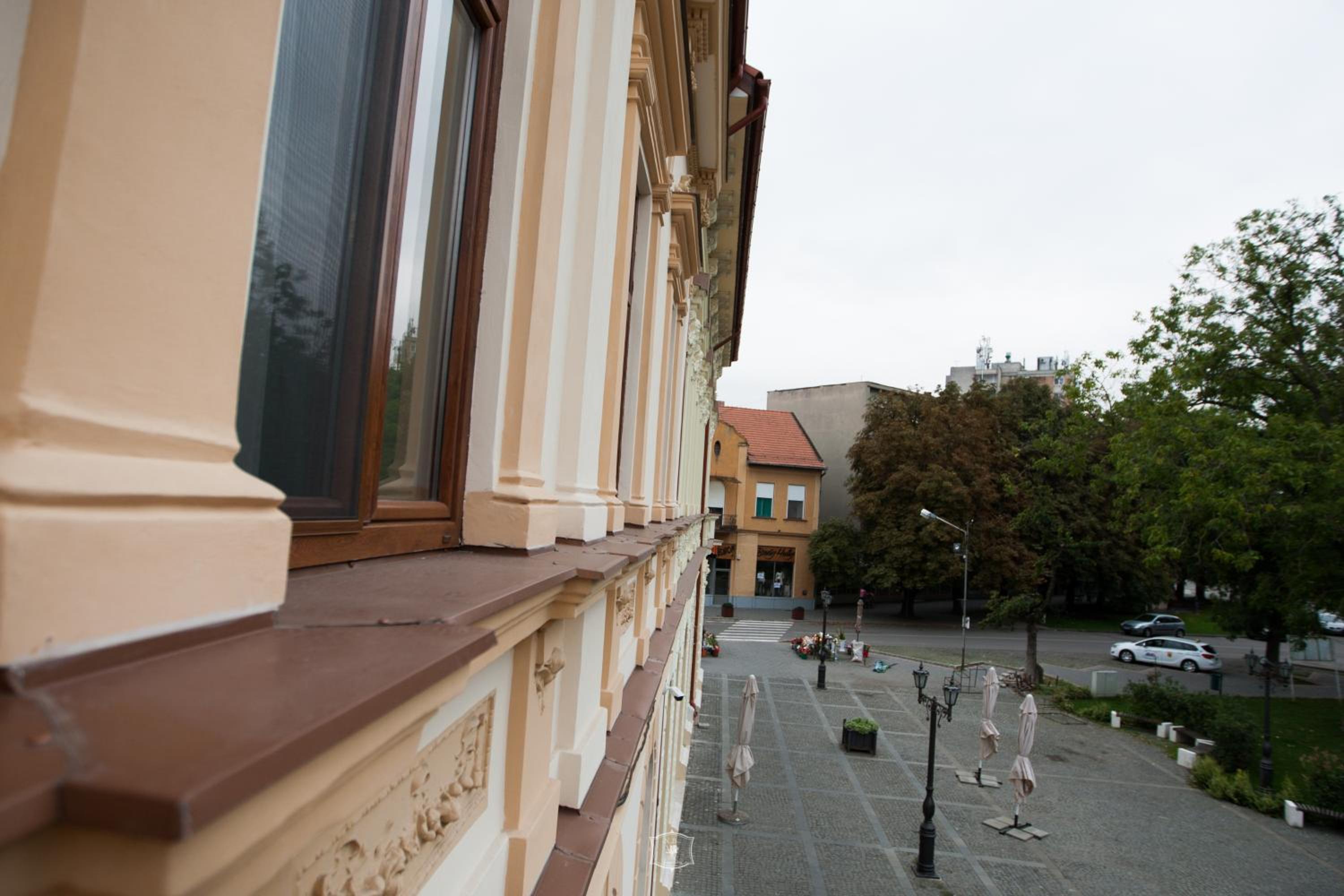 Apartment with Balcony - Photo 4