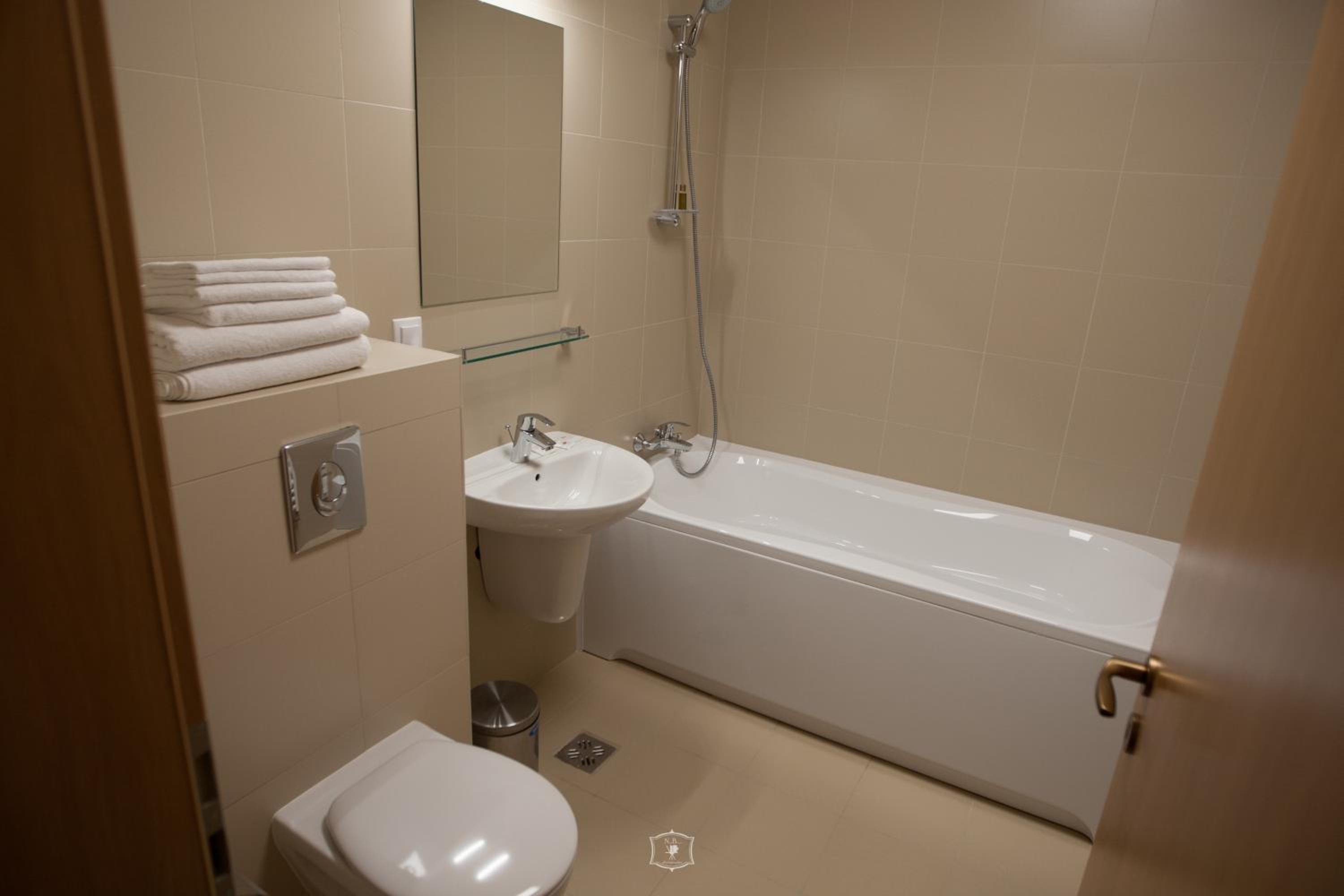 Apartment with Balcony - Photo 20