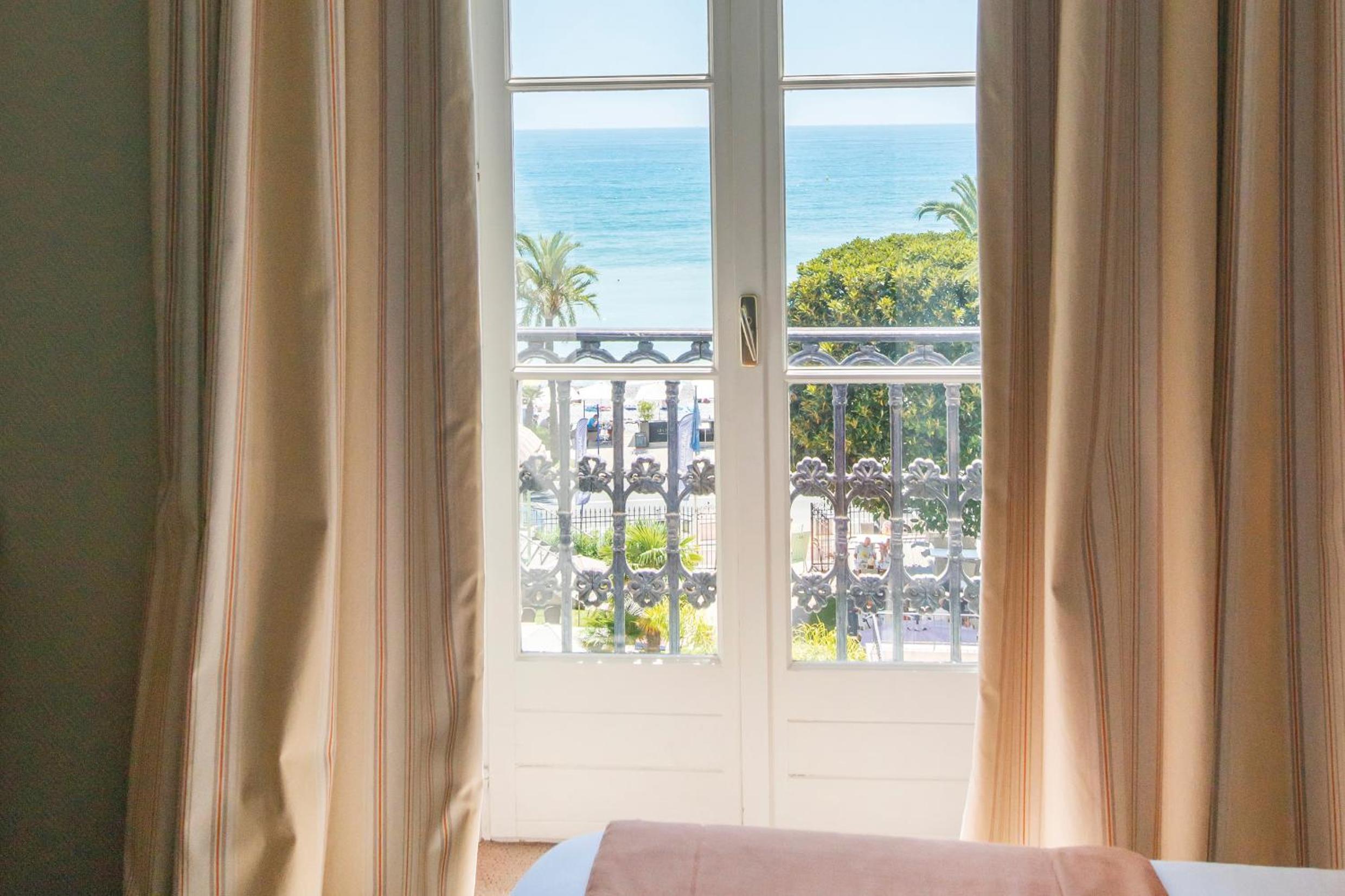 Double or Twin Room with Sea View - Photo 4