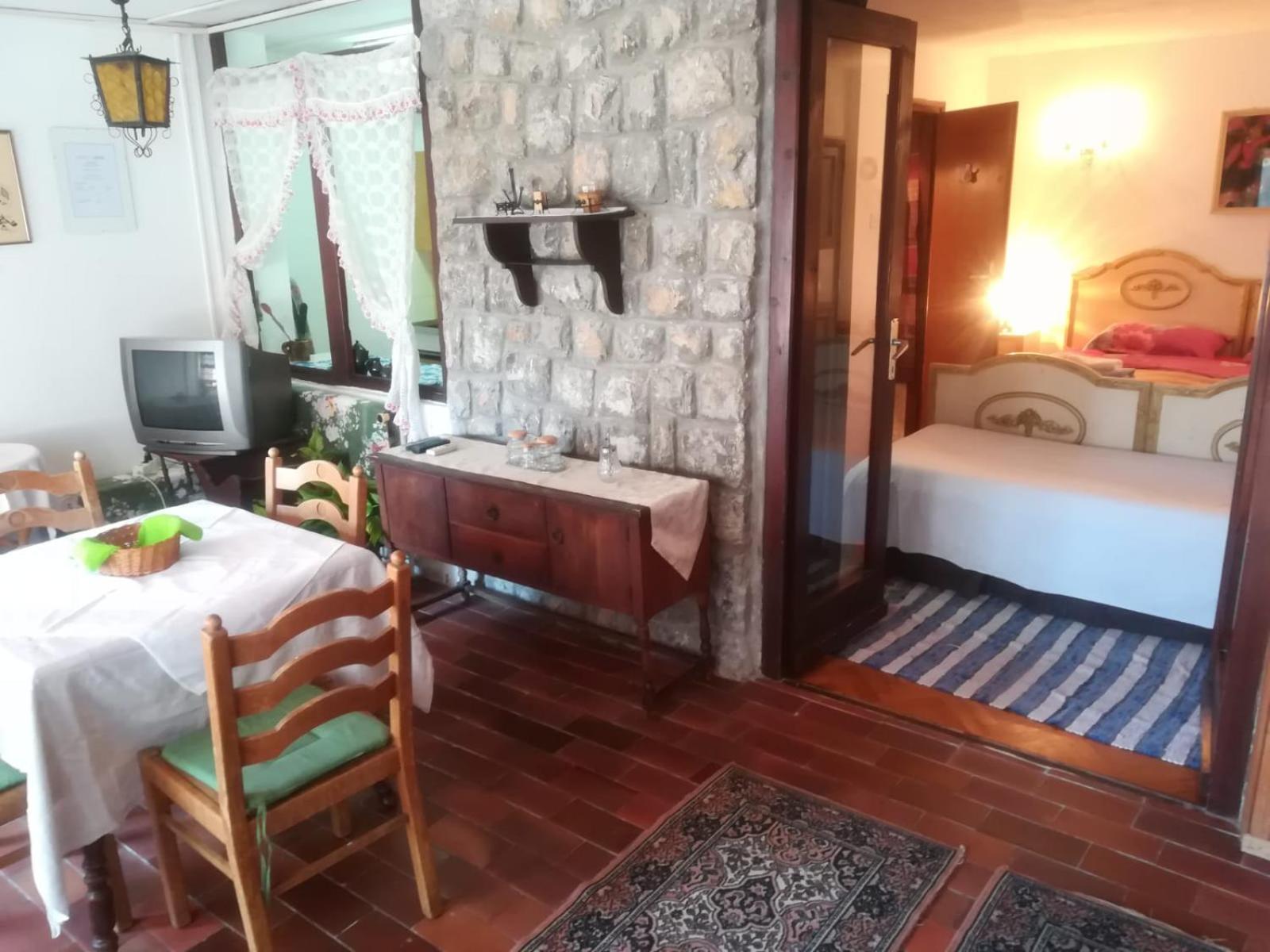 One-Bedroom Apartment with Terrace - Photo 2