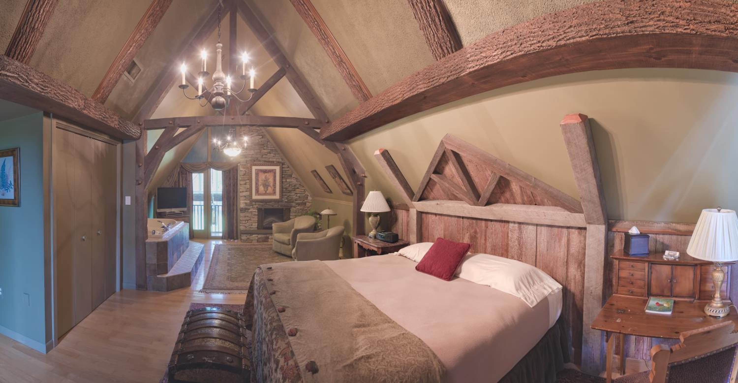 Superior King Suite photo 1