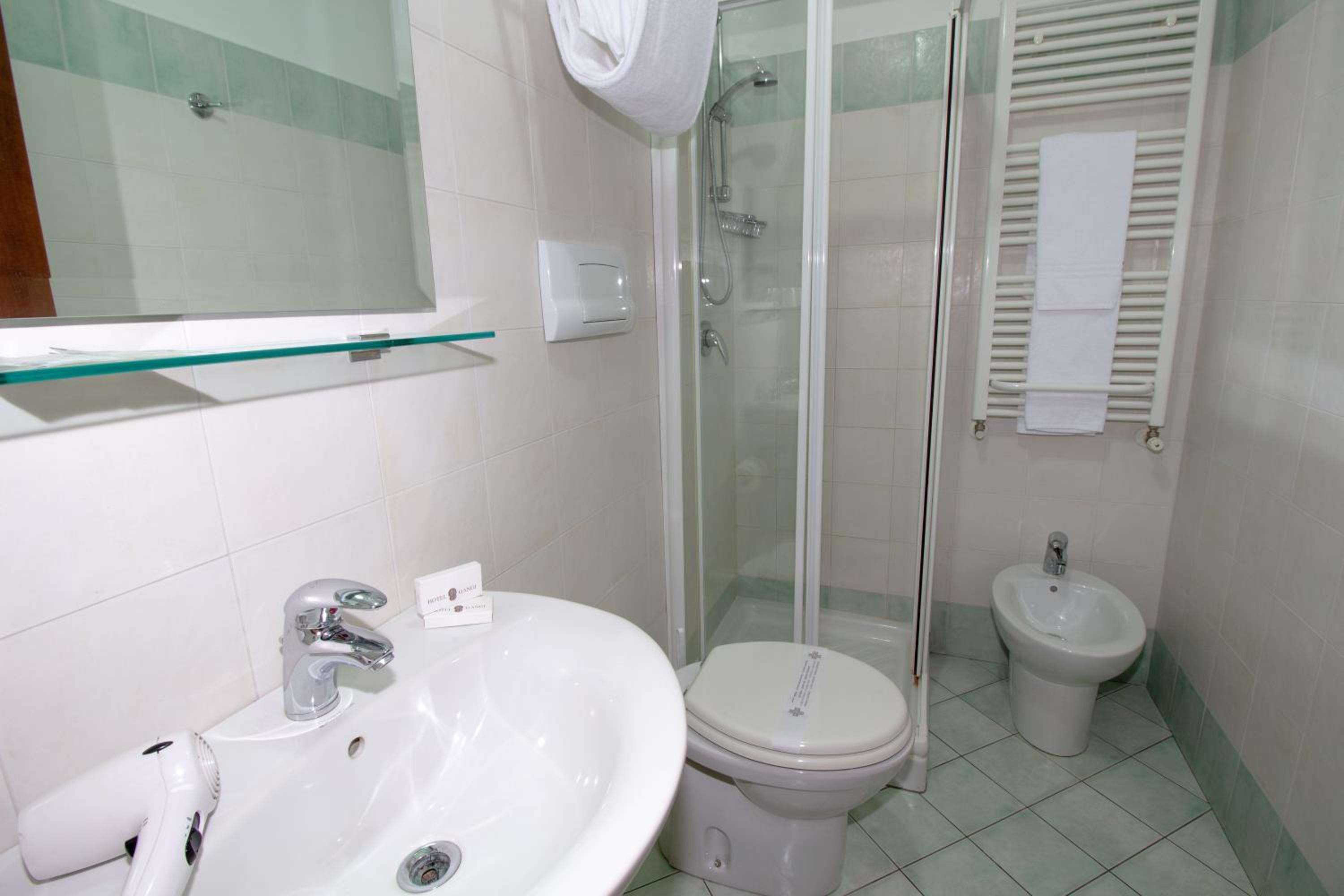 Standard Double Room photo 3