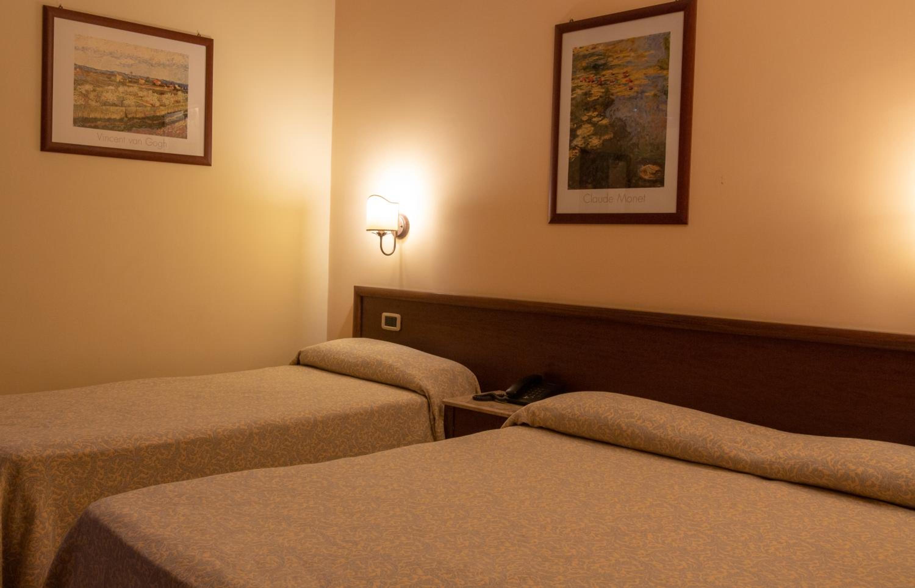 Classic Triple Room photo 3