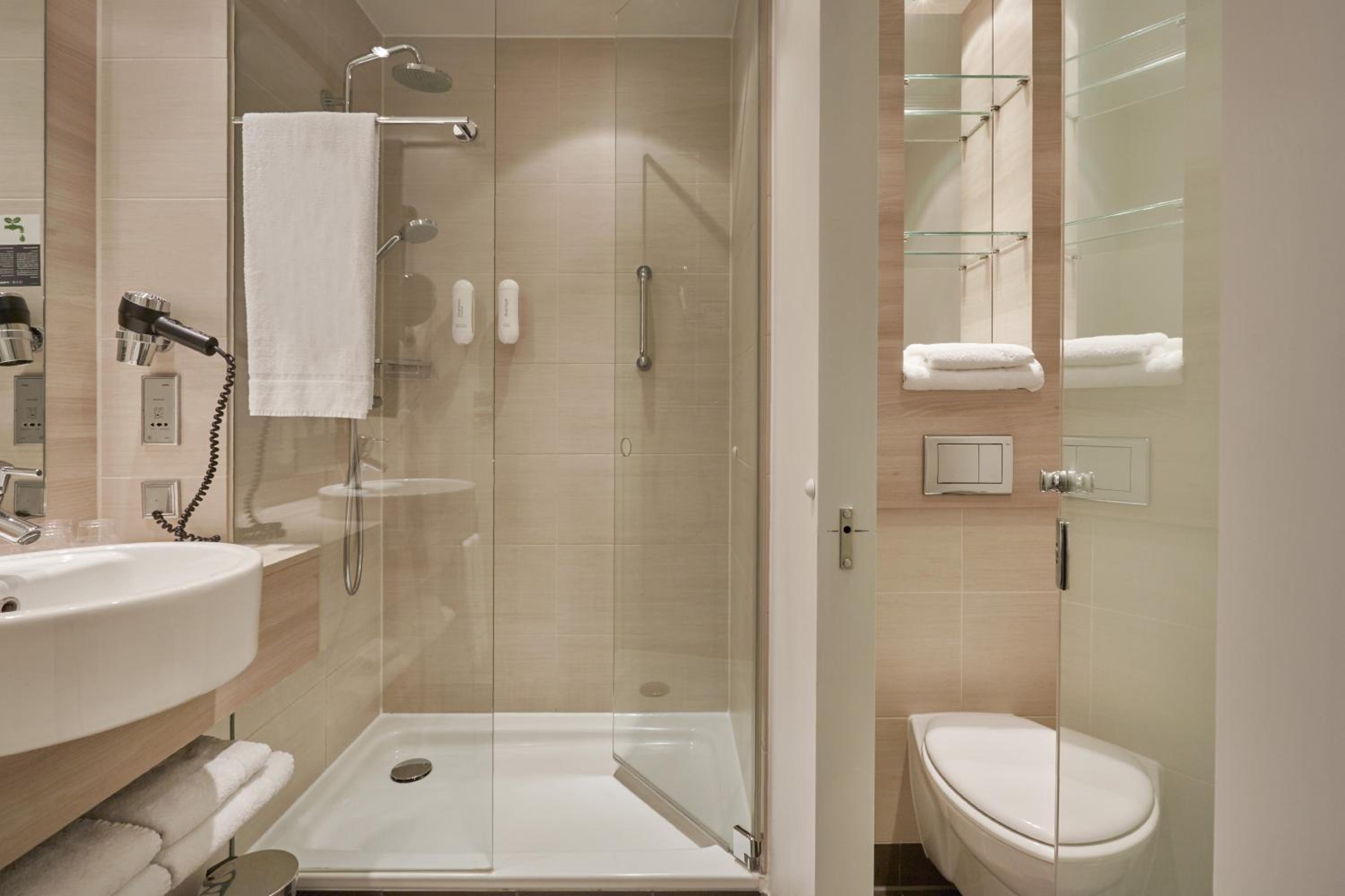 Double or Twin Room - Photo 7