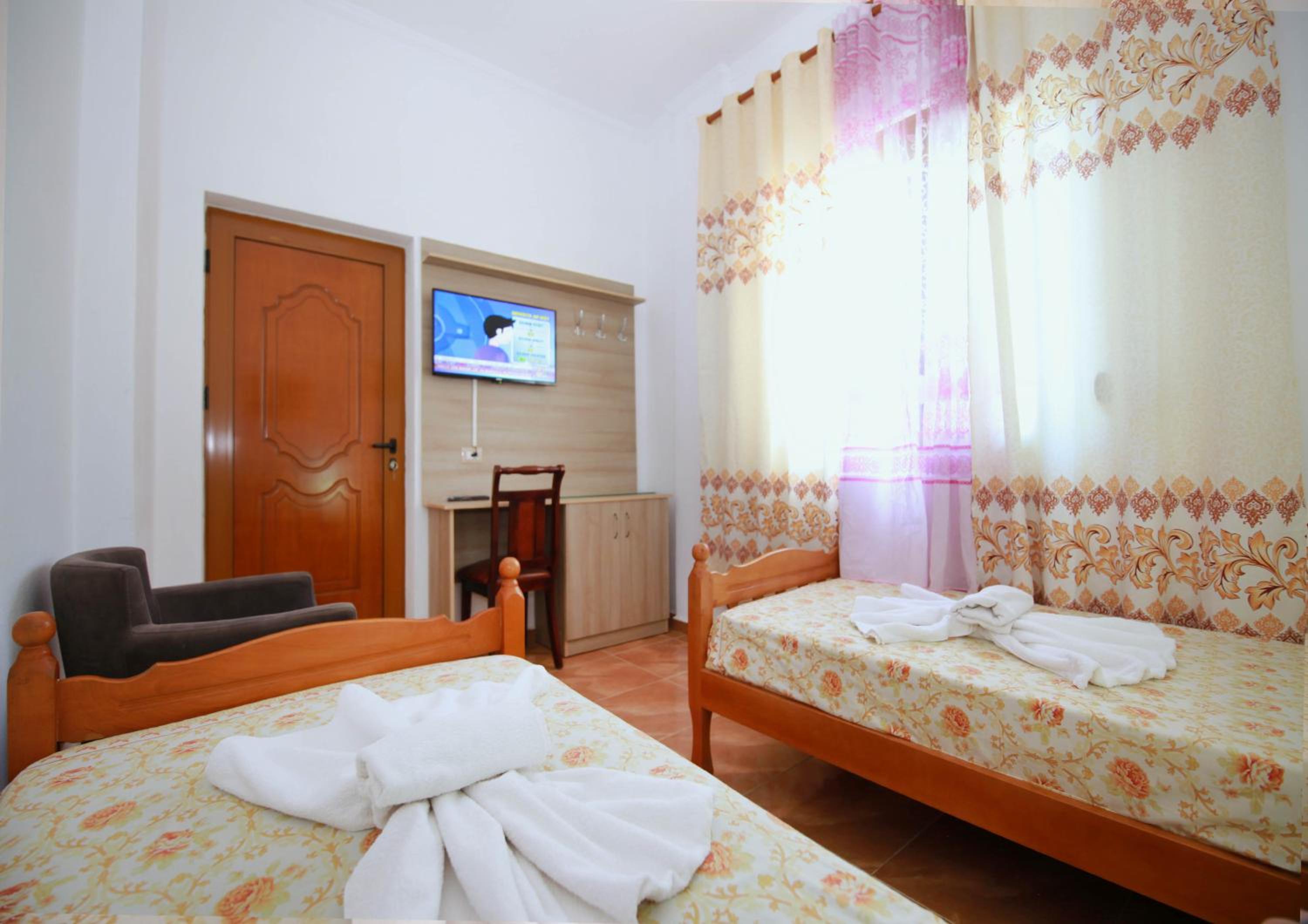 Standard Twin Room with Shared Bathroom