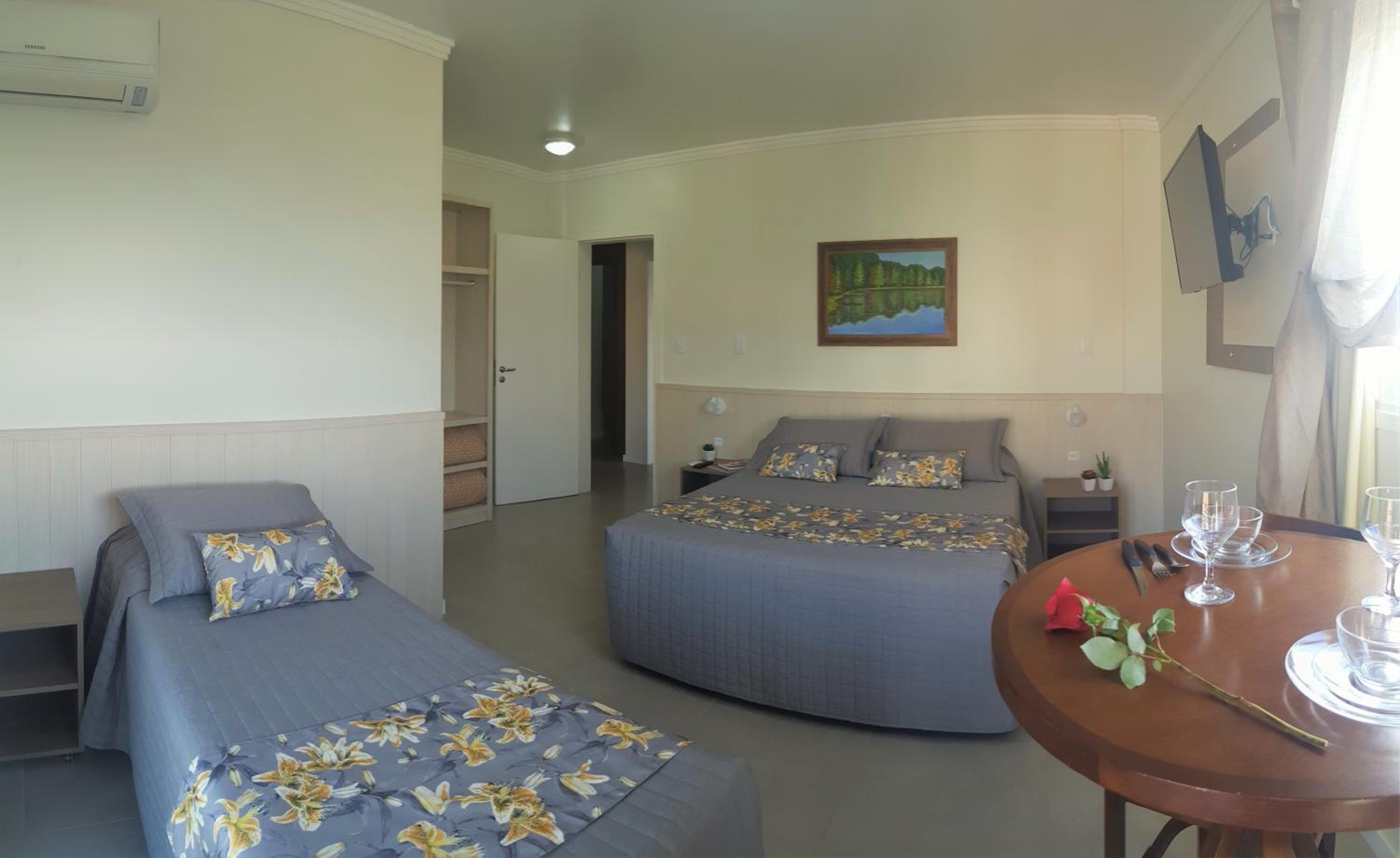 Two-Bedroom Deluxe Suite with Sea View photo 2
