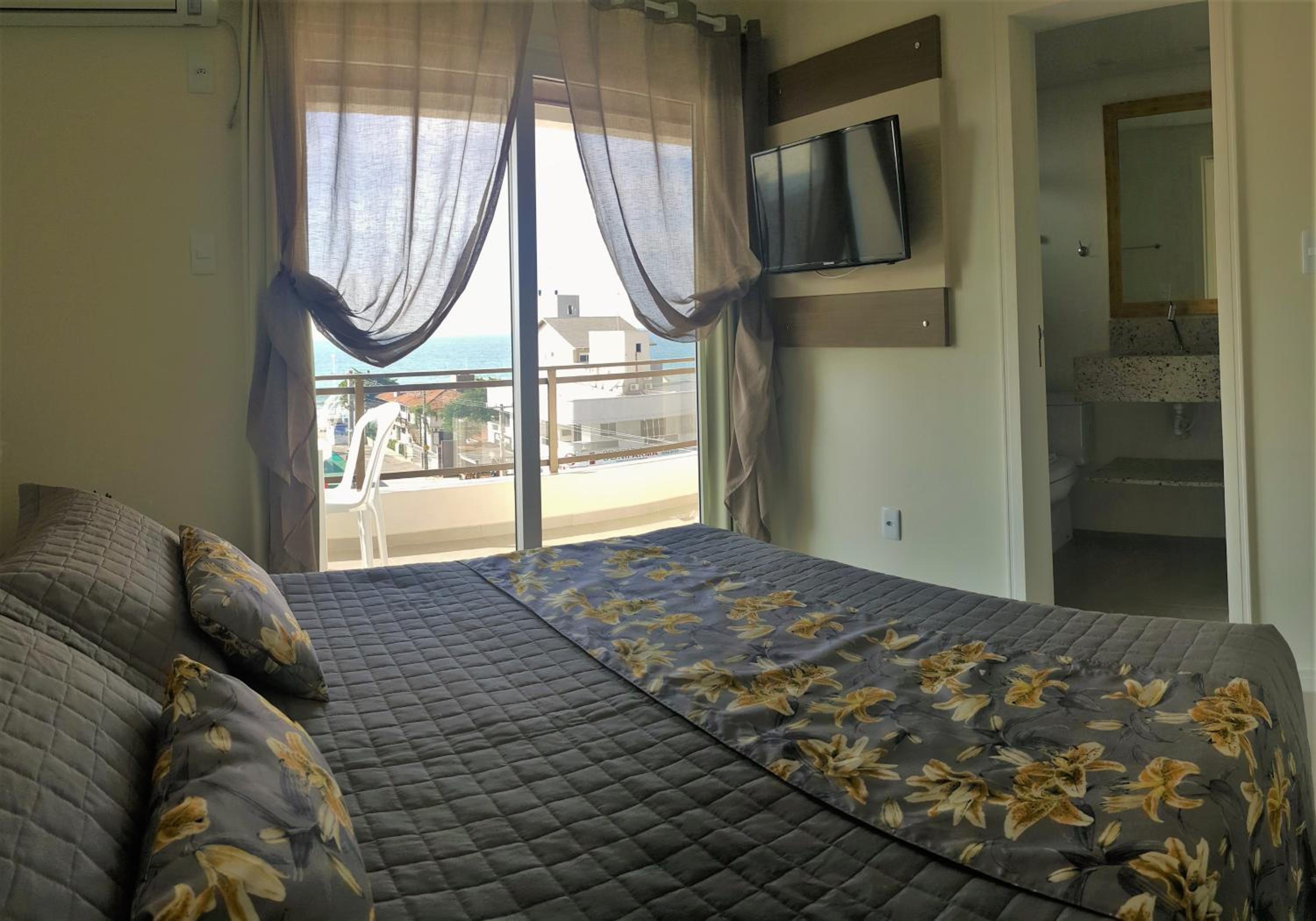 Two-Bedroom Deluxe Suite with Sea View photo 1