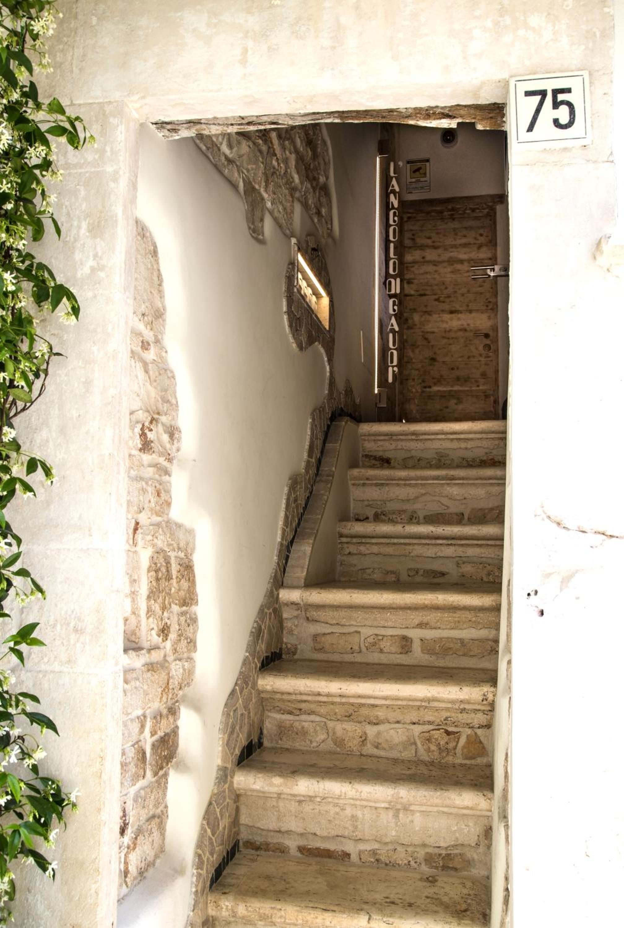 Double Room with Private Bathroom - Photo 24