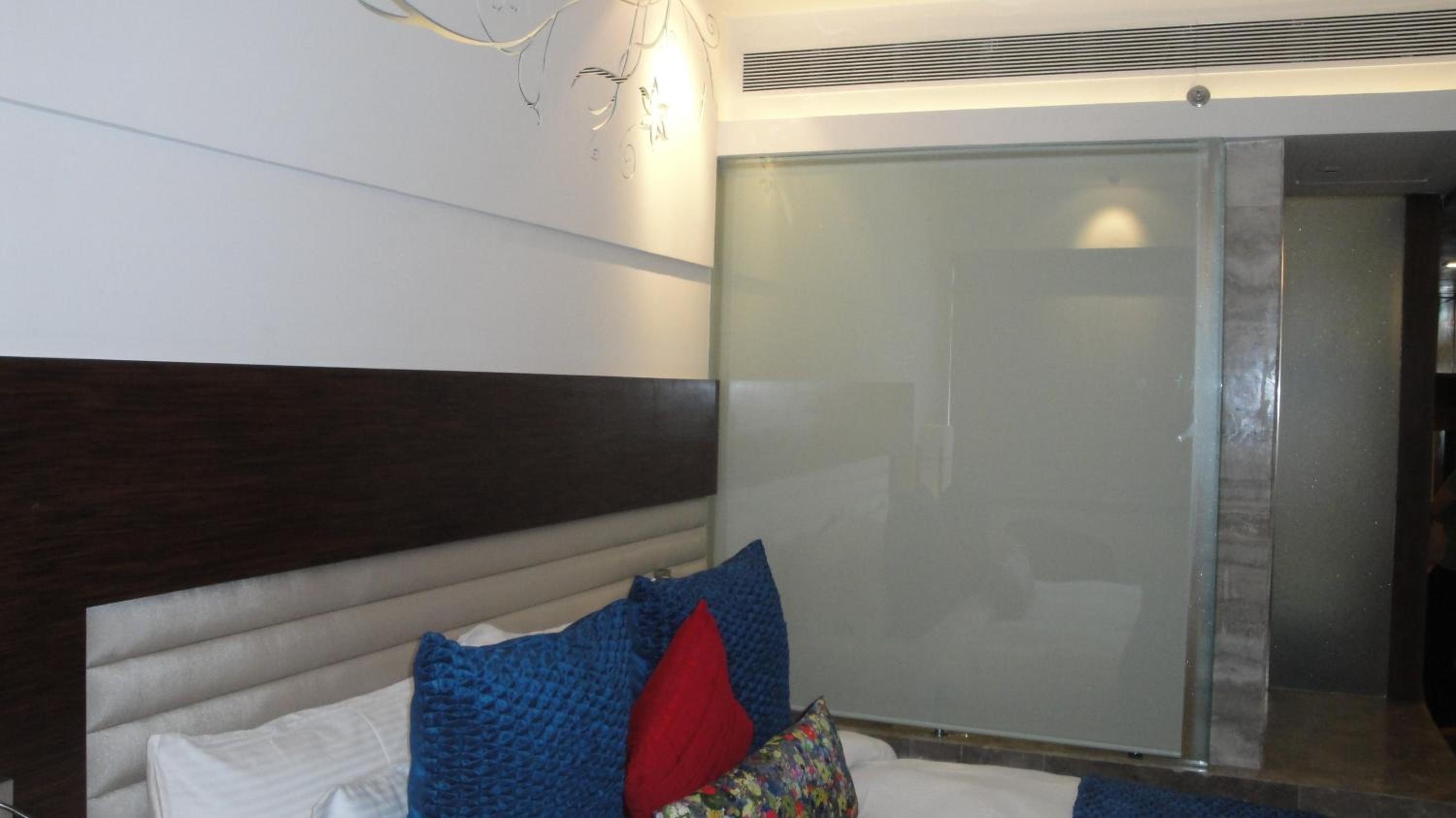 Suite - Photo 9