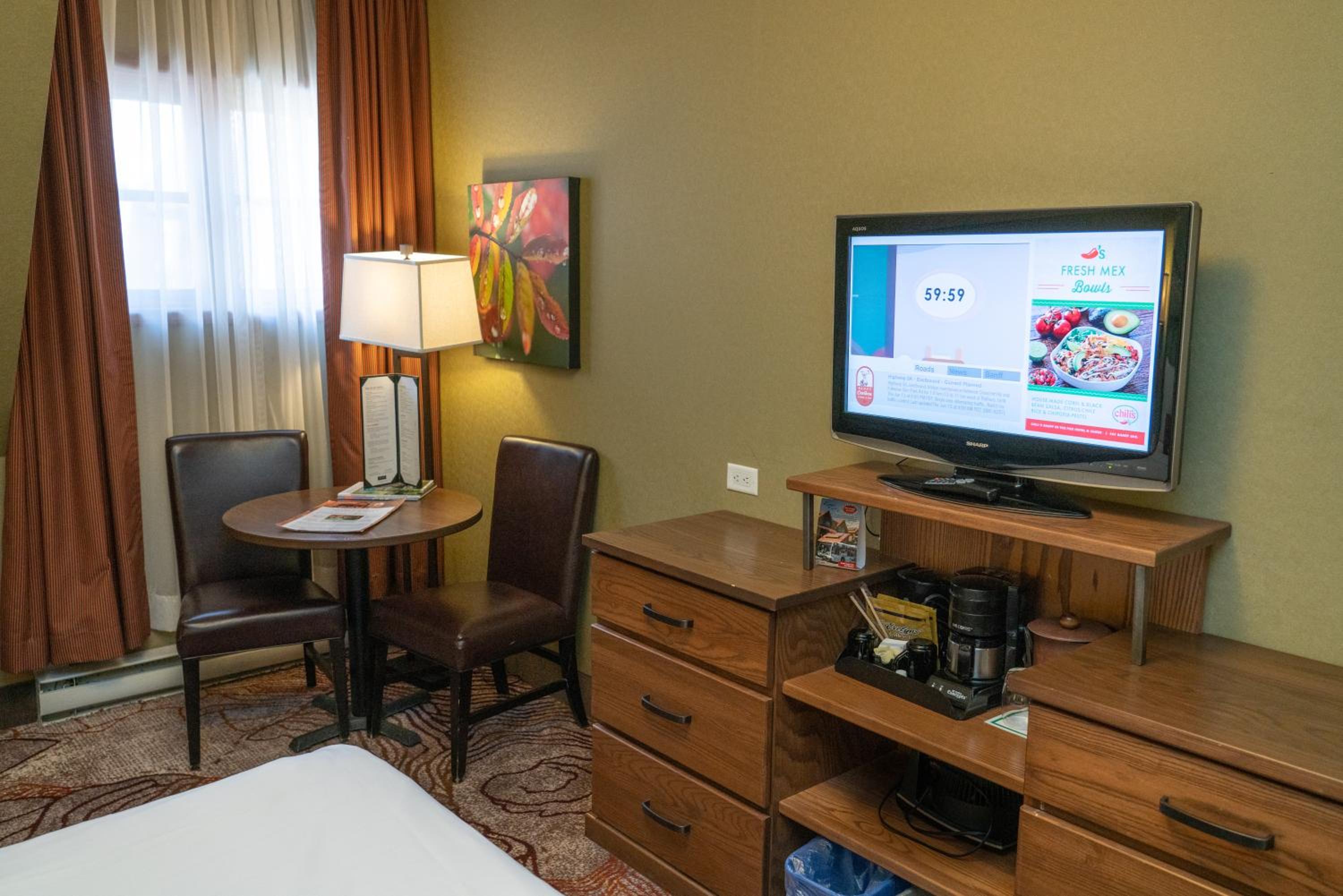 Standard King Room - Photo 6