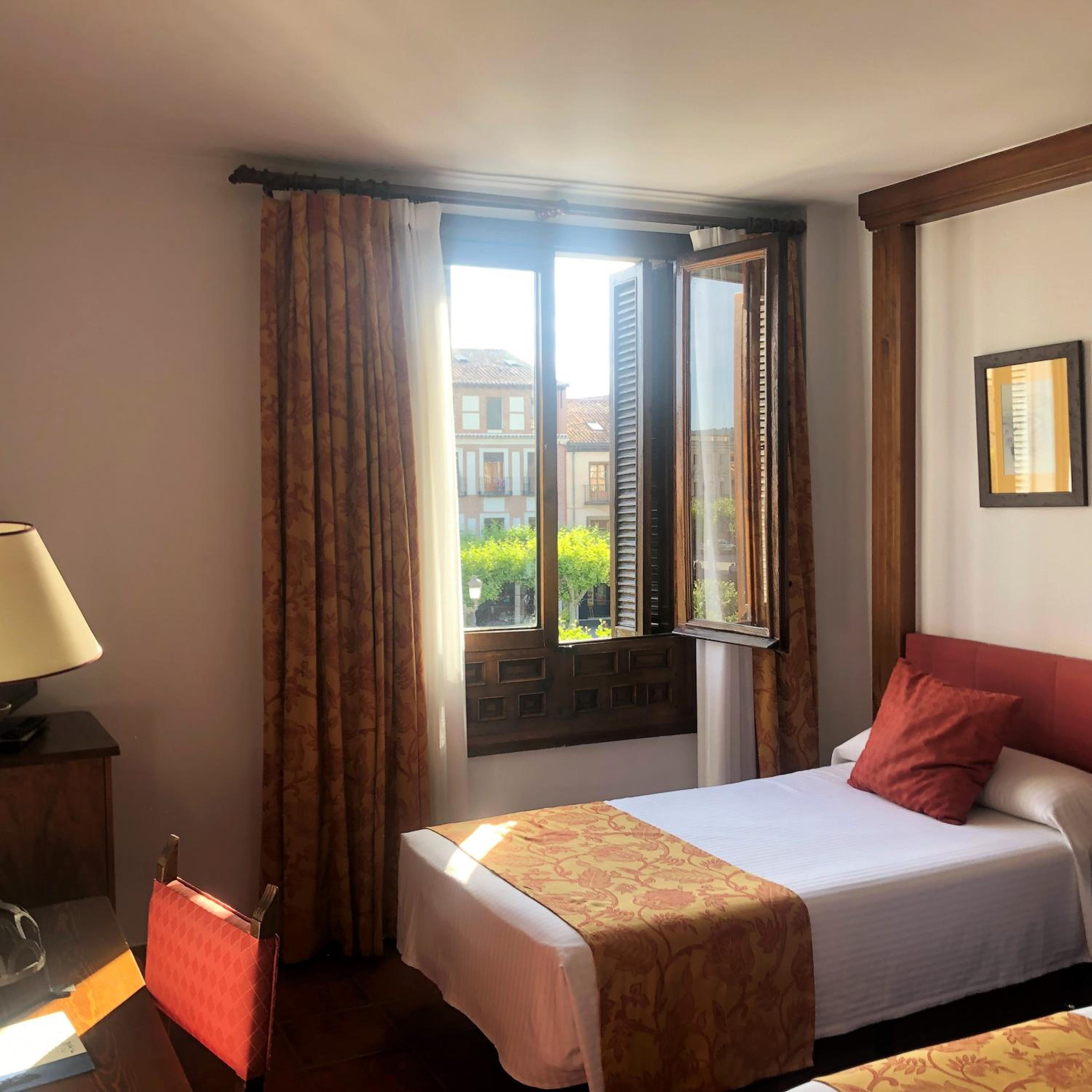 Standard Twin Room - Photo 1