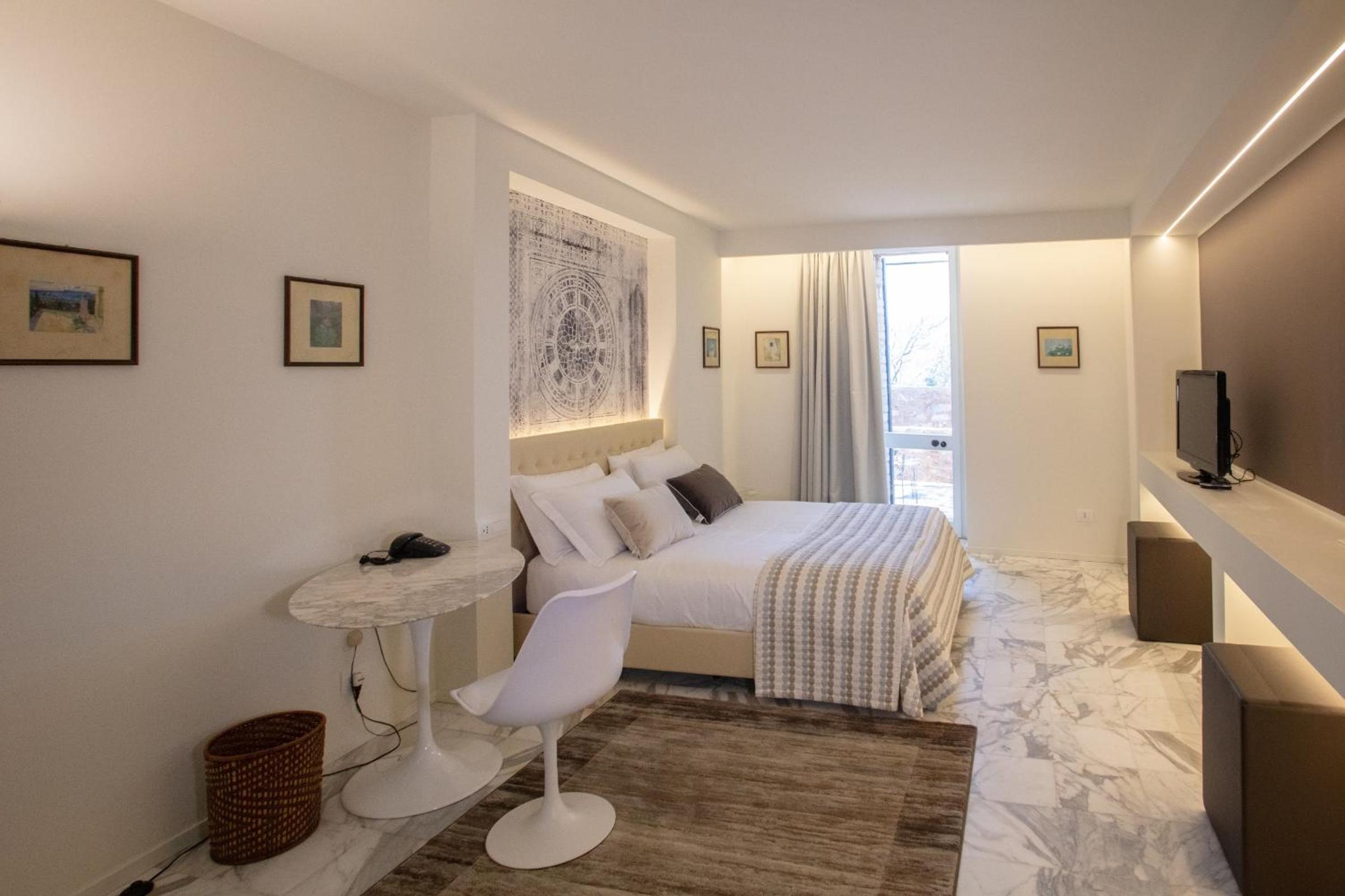 Deluxe Room - Photo 1