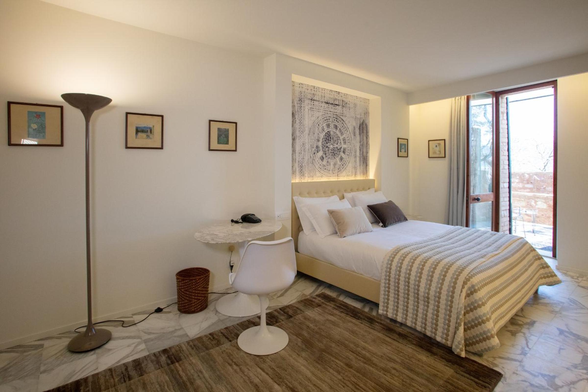 Deluxe Room - Photo 6