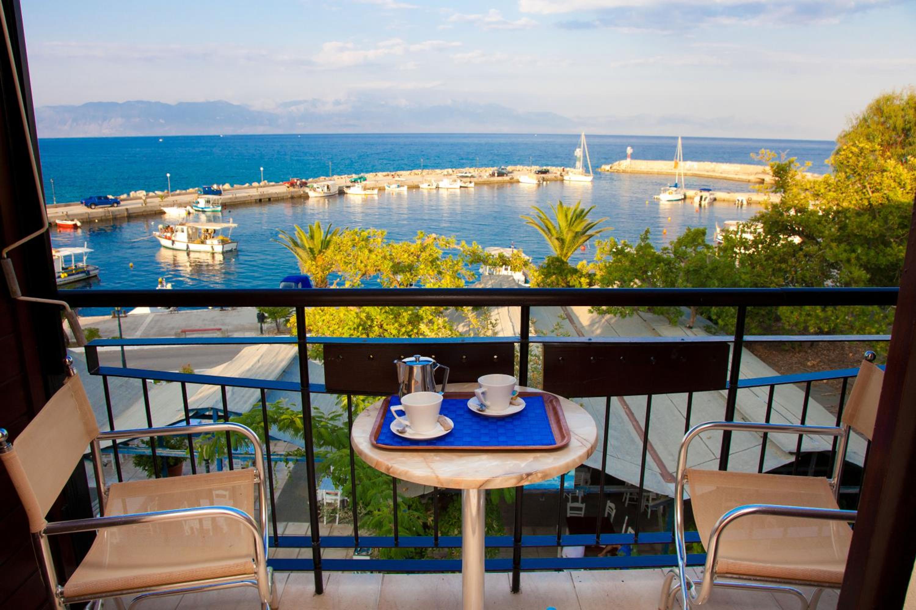 Twin Room with Sea View - Photo 3