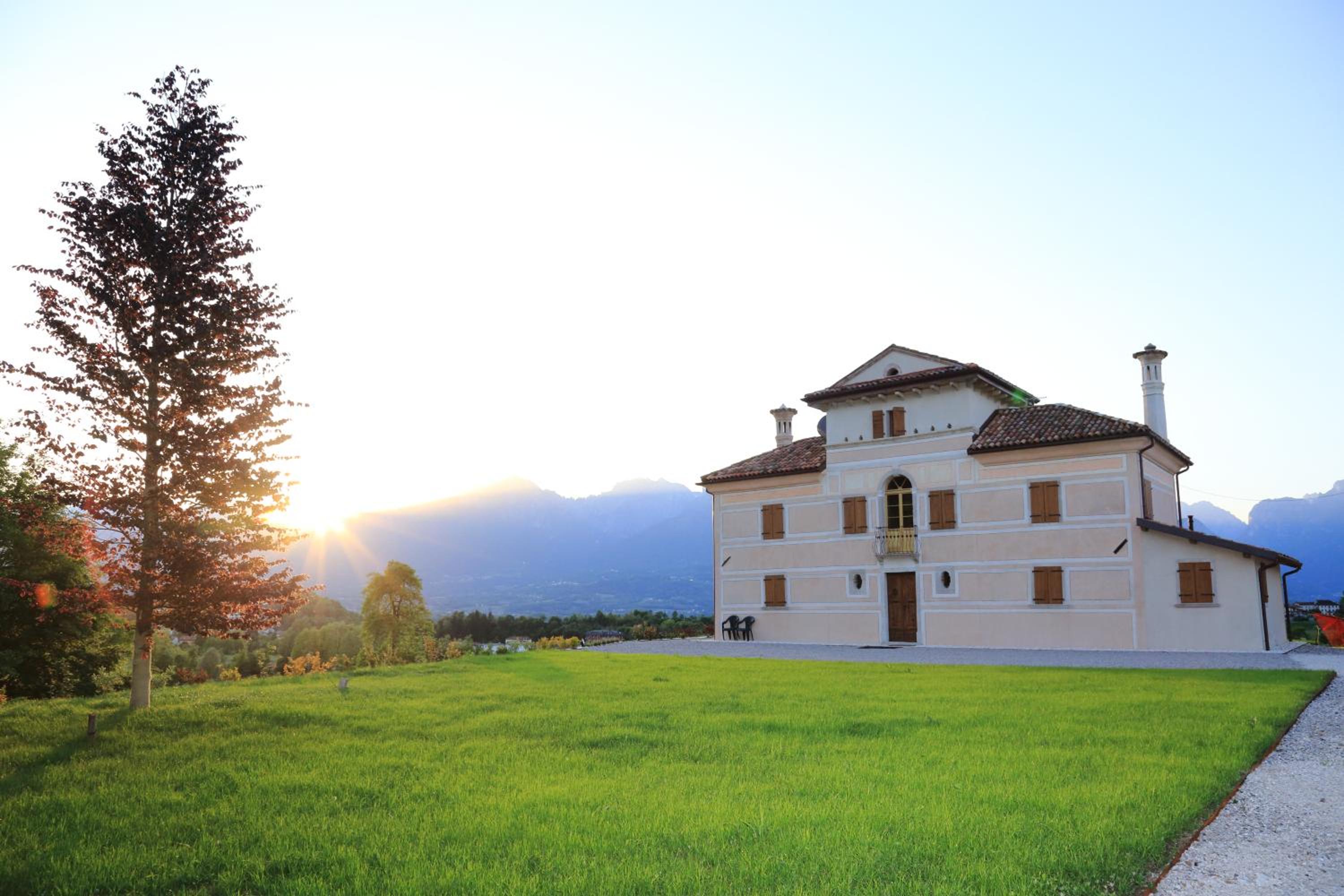 Villa photo 3