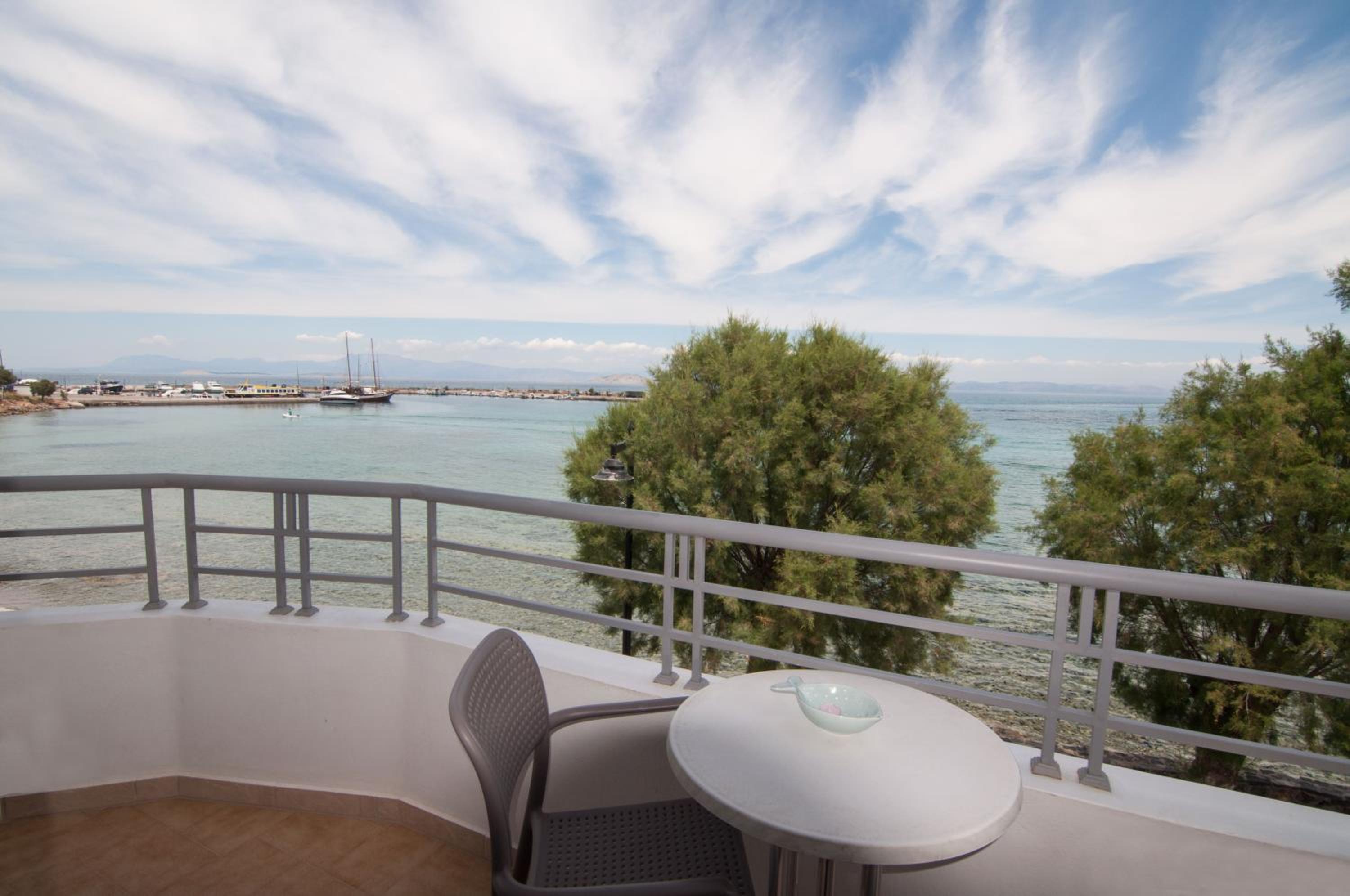 Premium Twin Room with Sea View - Photo 8