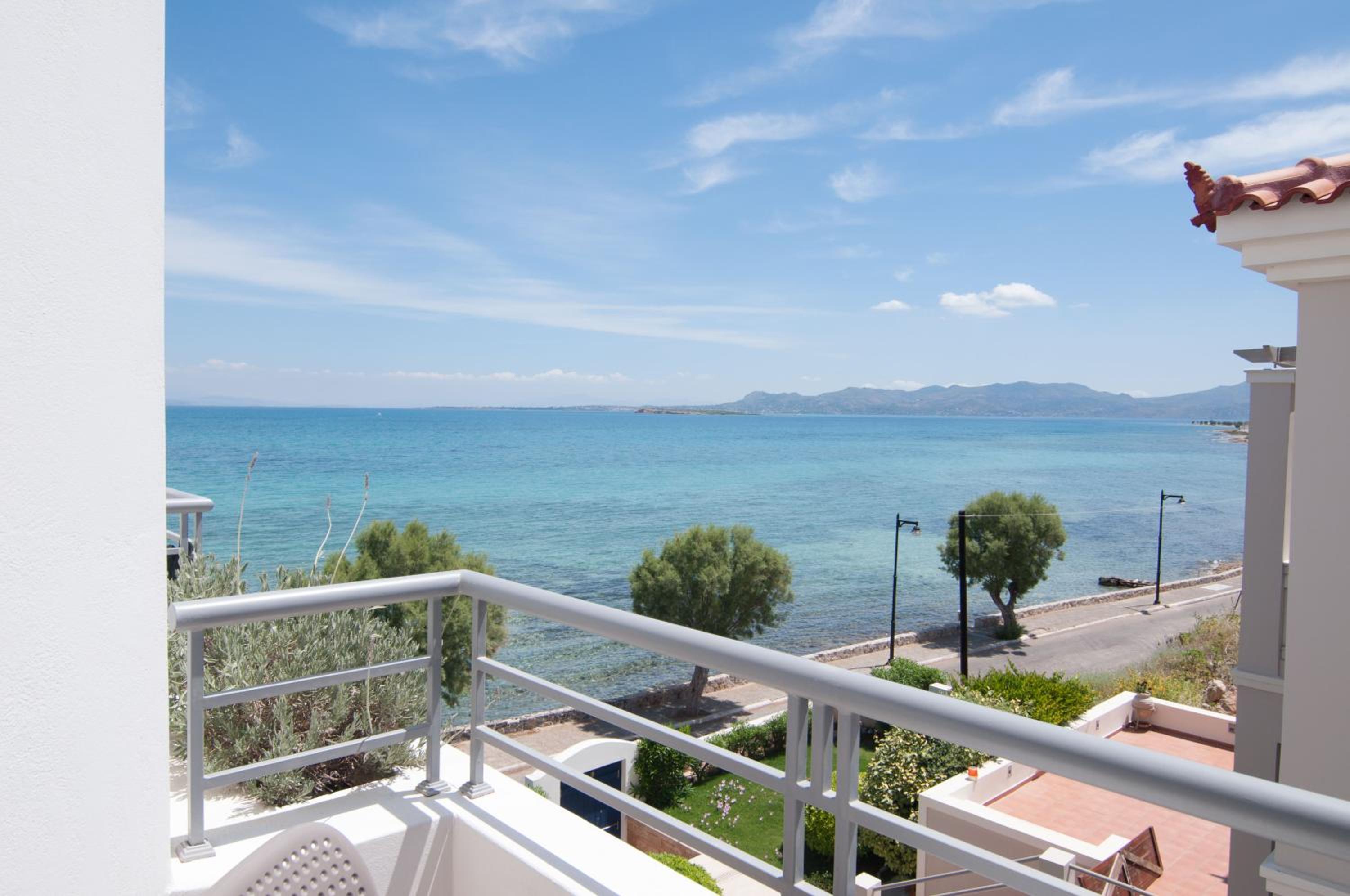Double or Twin Room with Partial Sea View - Photo 7