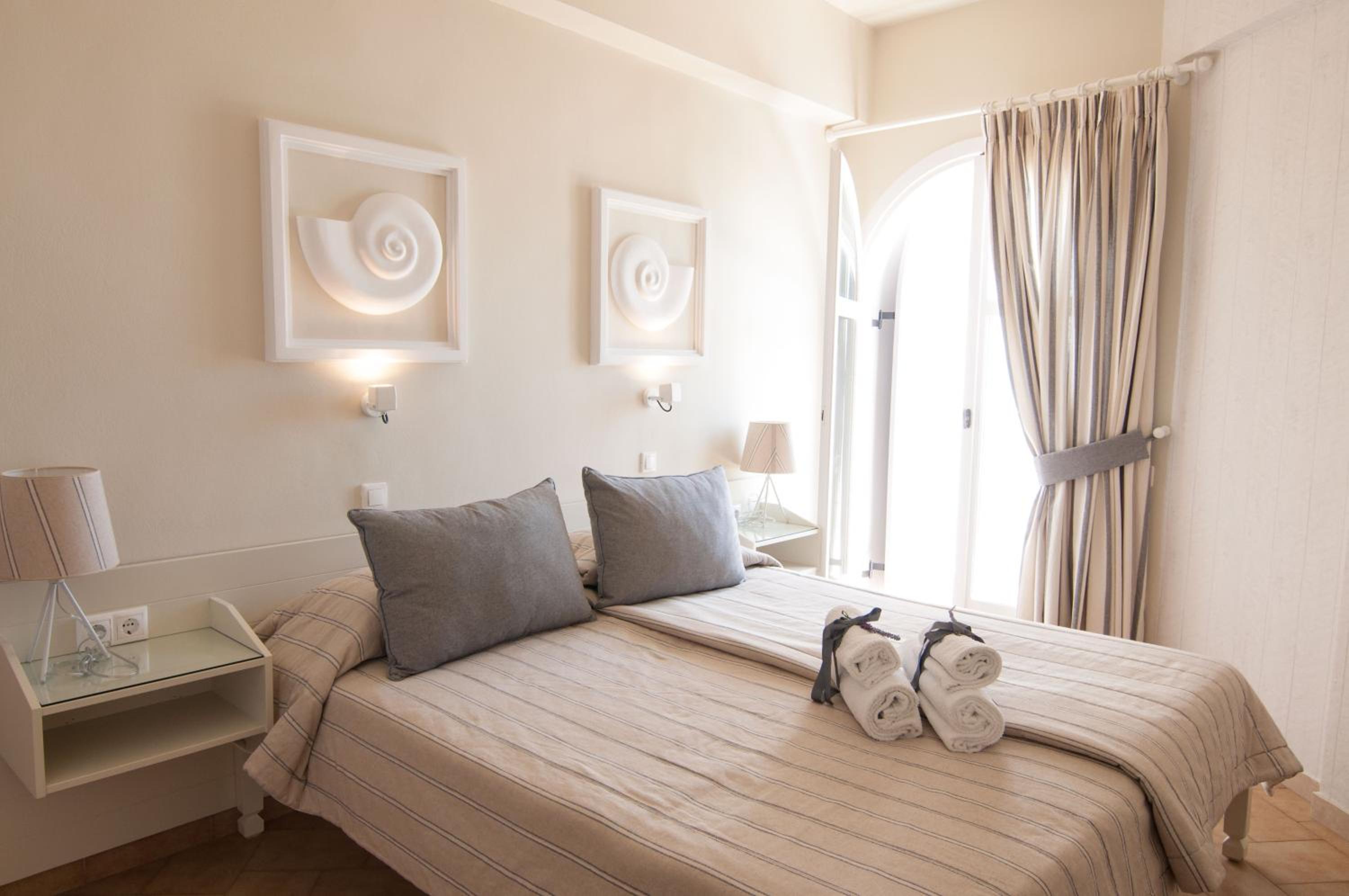 Standard Double or Twin Room with Sea View - Photo 15