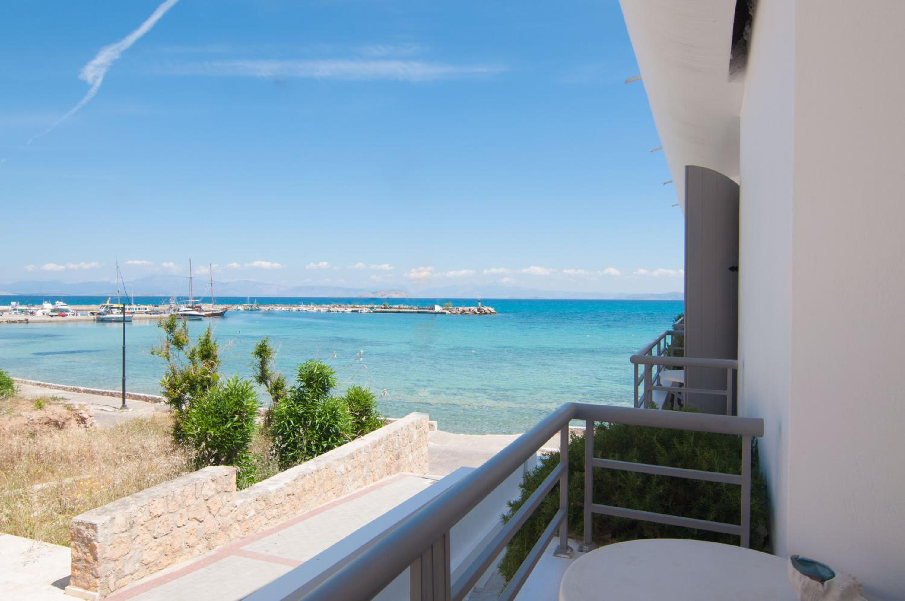 Standard Double or Twin Room with Sea View - Photo 3