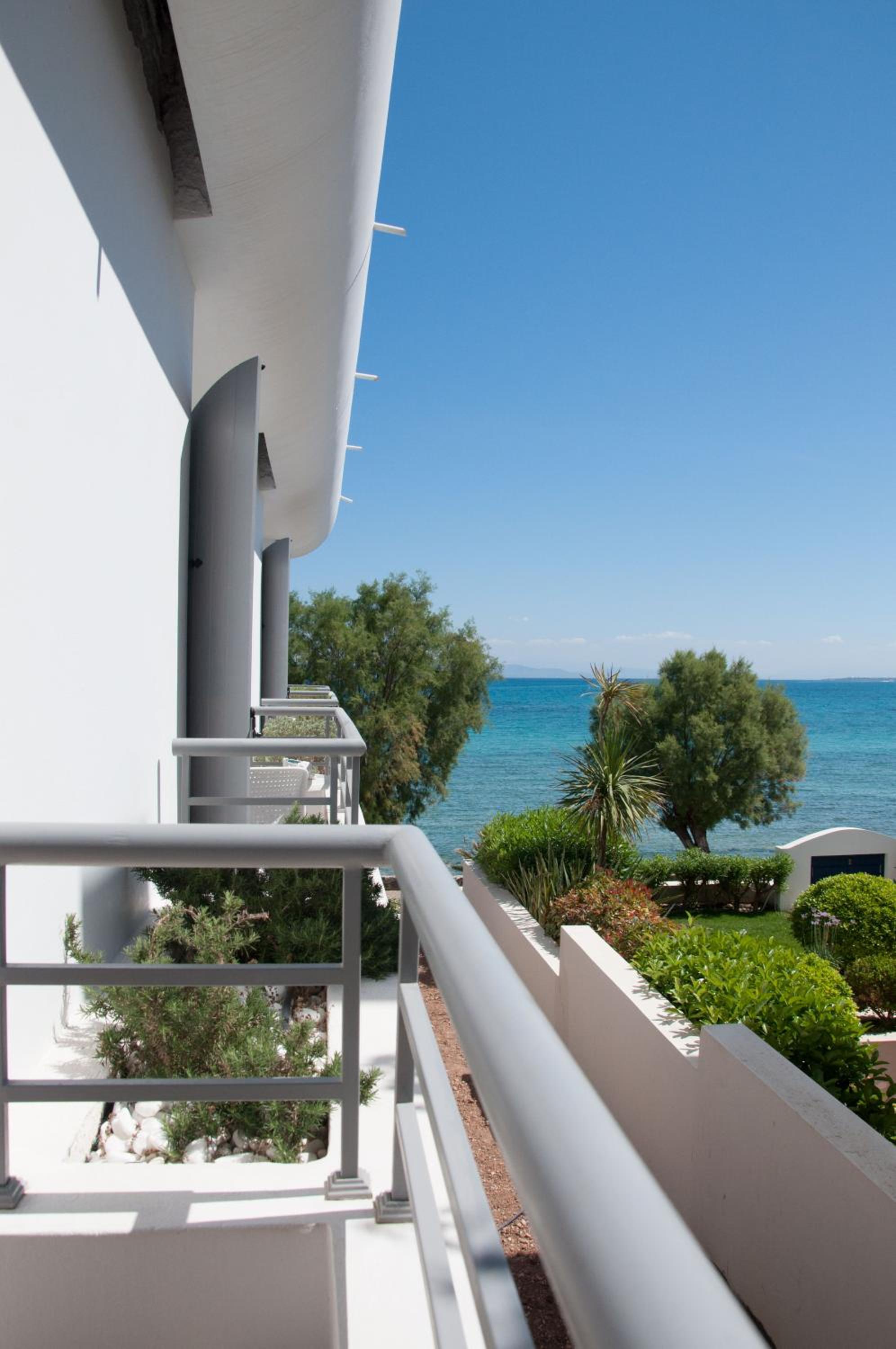 Double or Twin Room with Partial Sea View - Photo 8