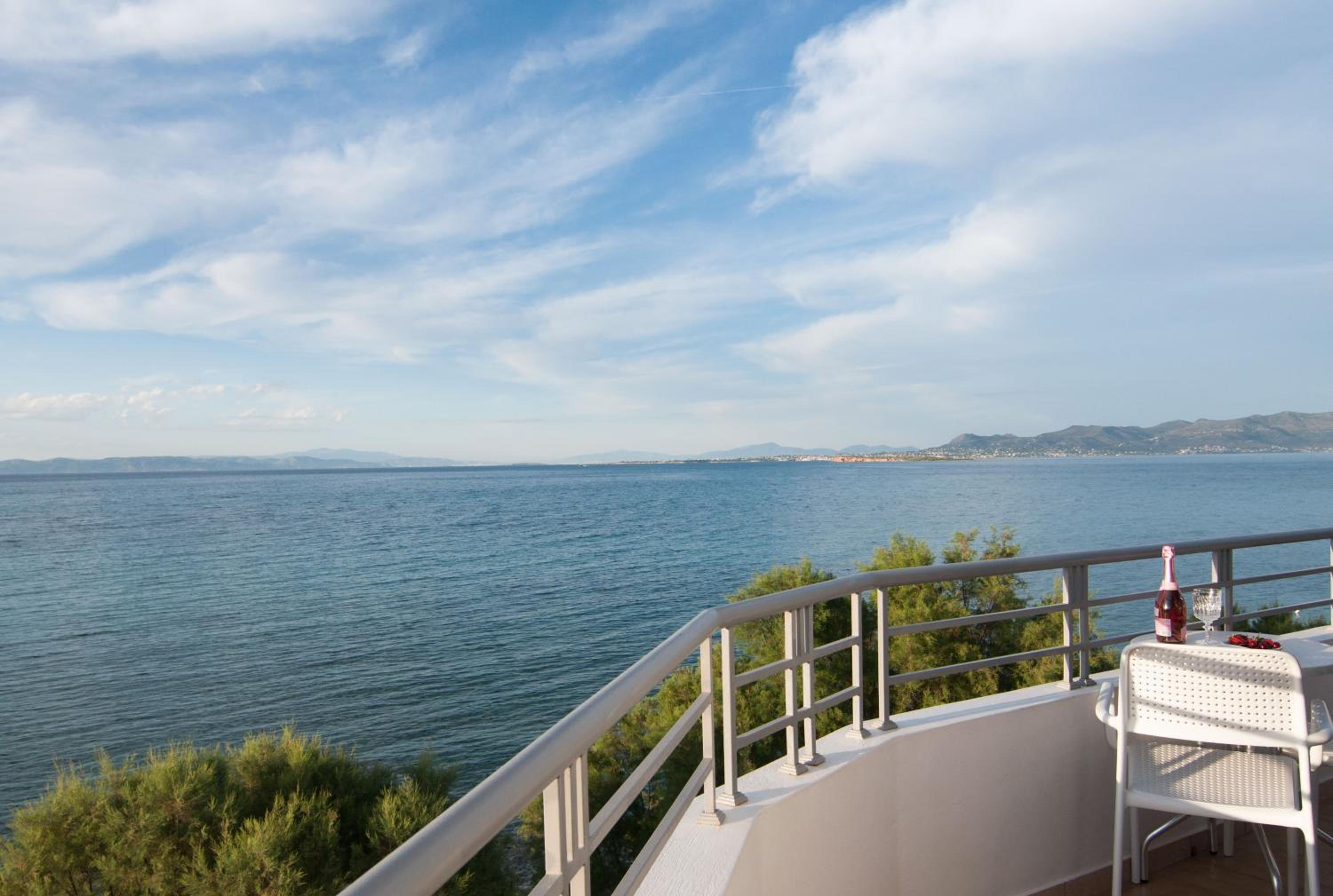 Premium Twin Room with Sea View - Photo 4
