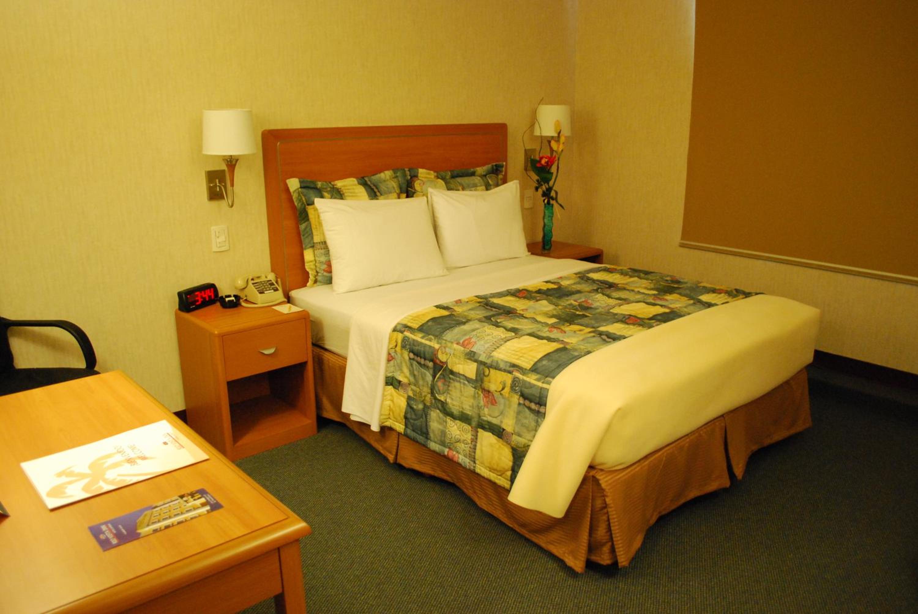 Standard Queen Room photo 3