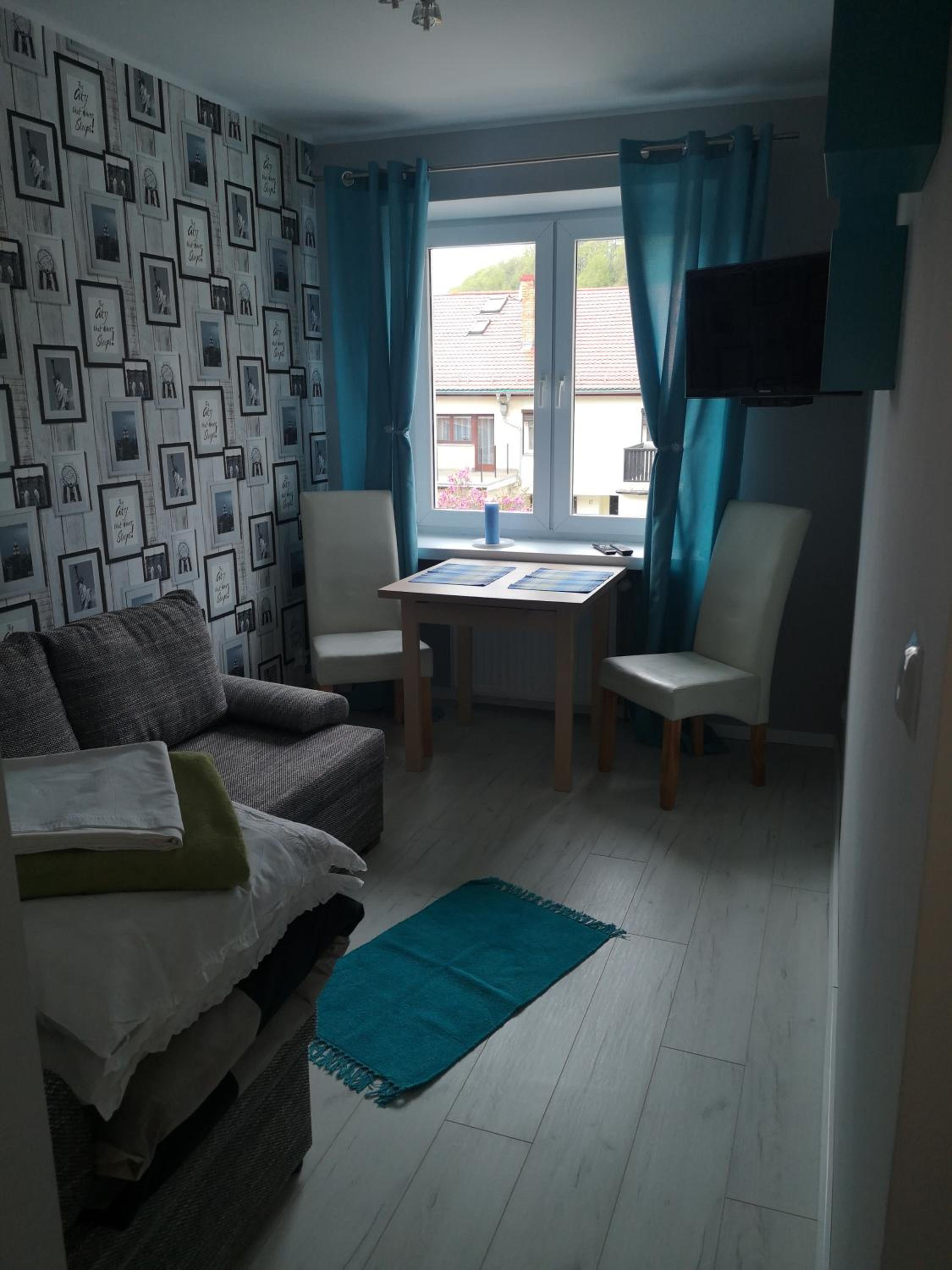 Apartment with Terrace - Photo 4