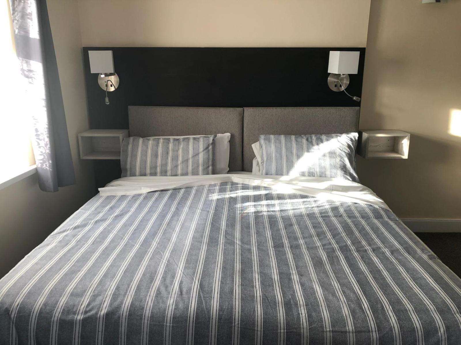 Family Room 4 - Photo 5