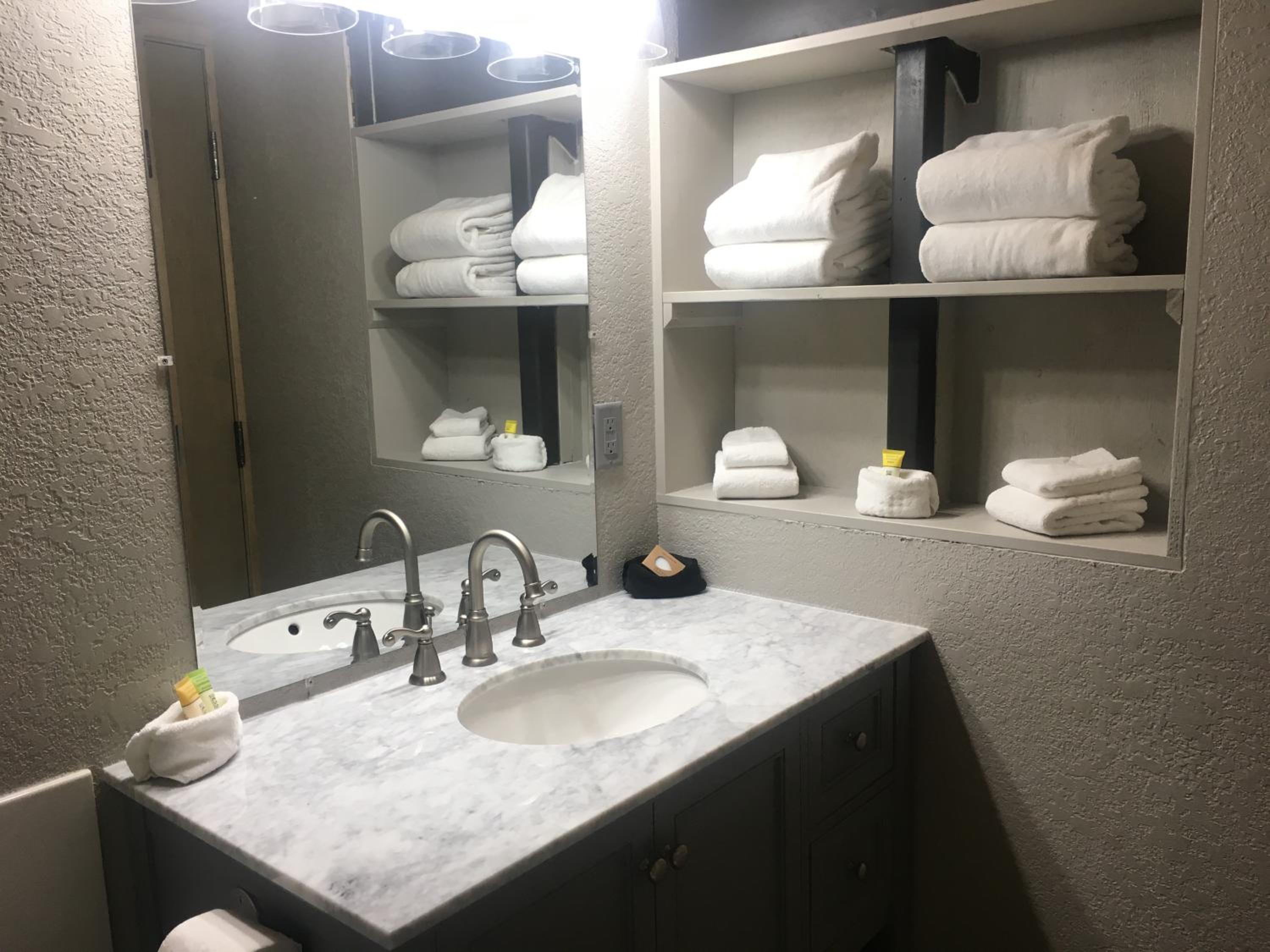 Deluxe Room - Photo 4