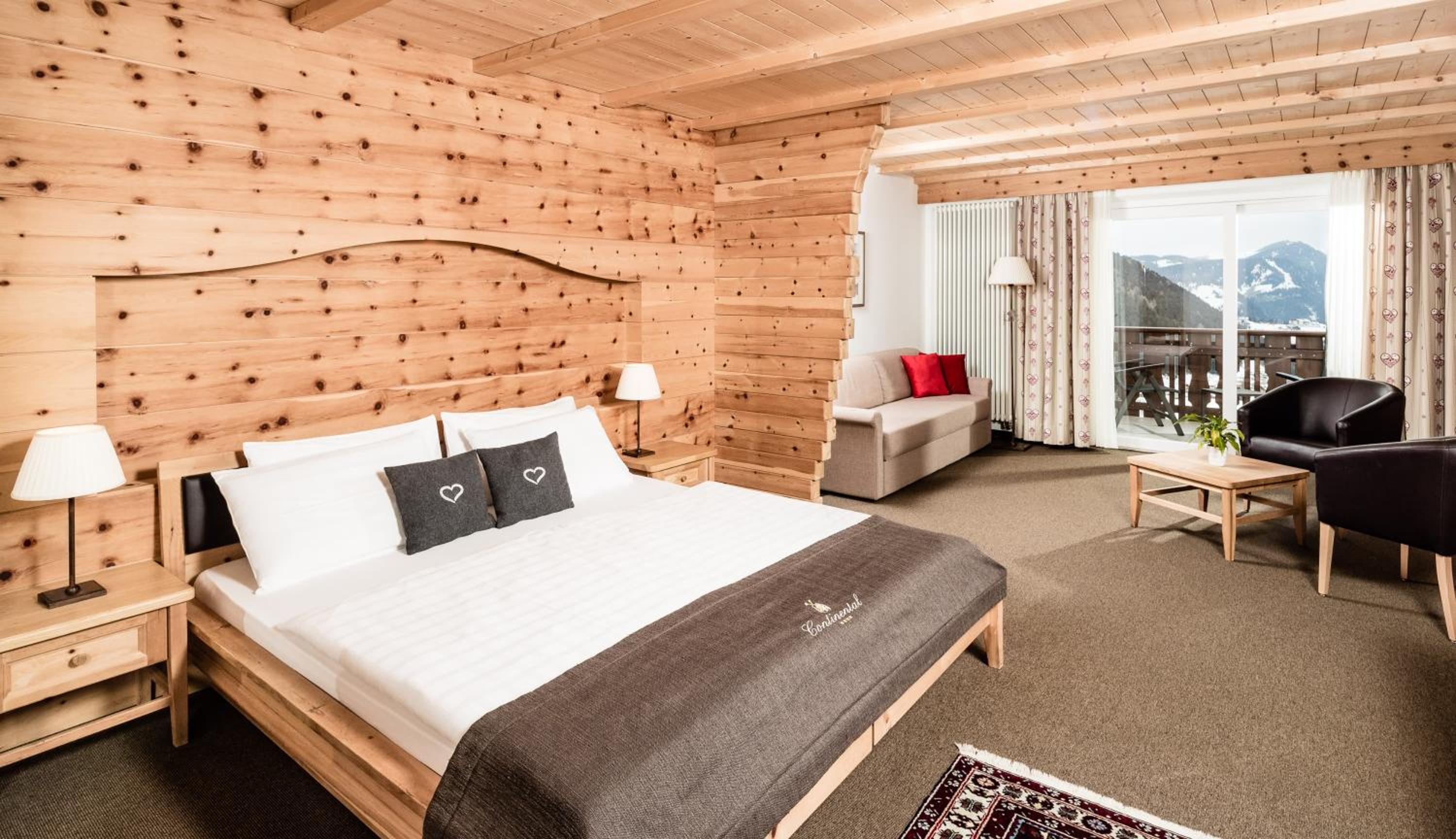 Junior Suite with Balcony - Photo 4