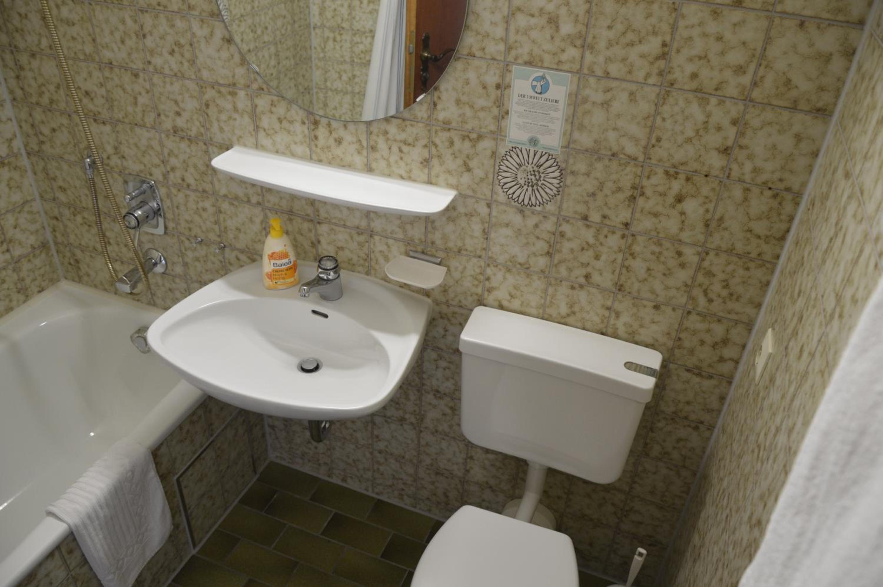 Twin Room - Photo 4